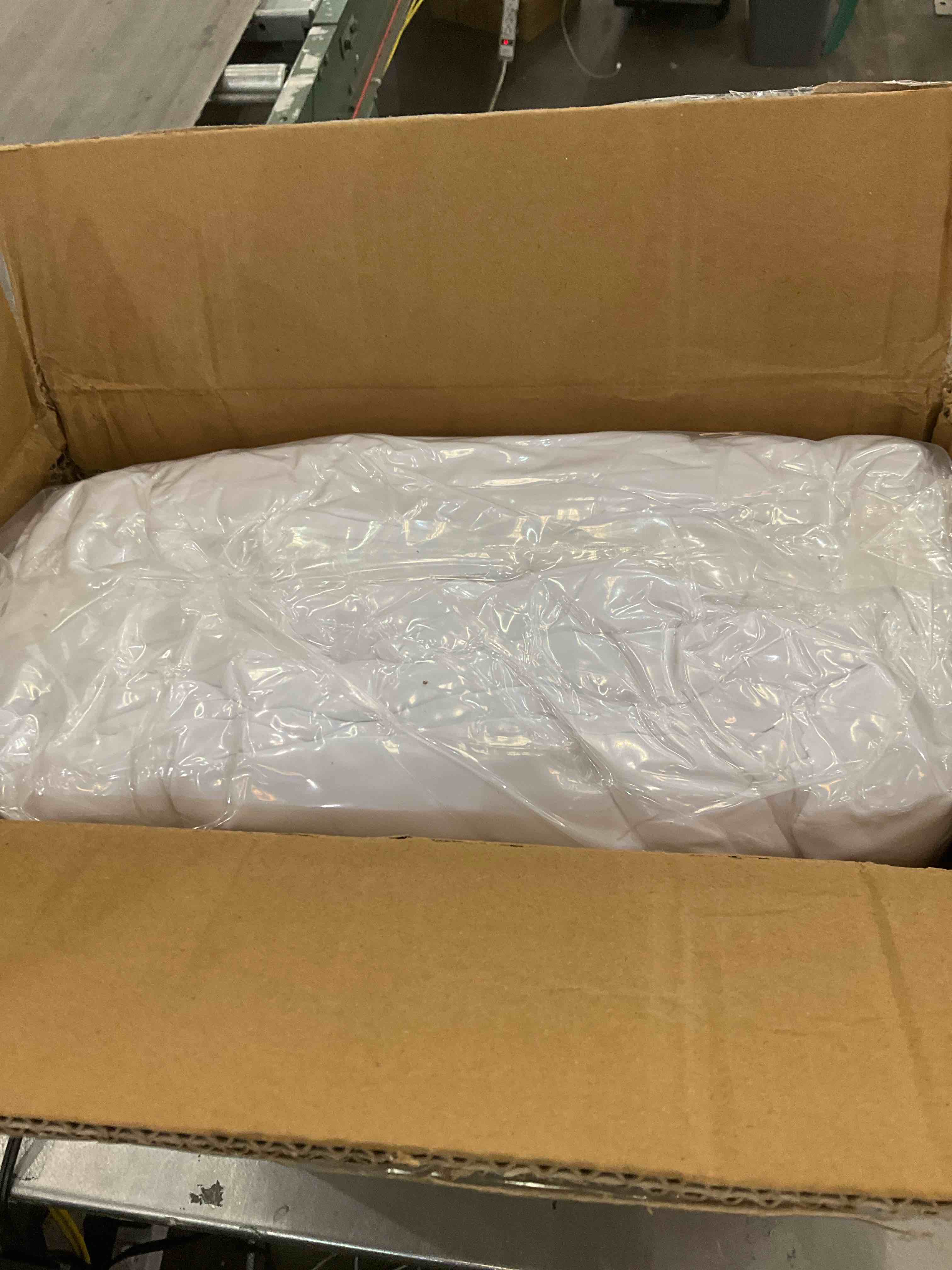 https://s3.amazonaws.com/lotting-images-prod/BargainHunt/EXS01203385_1714417689529.jpeg