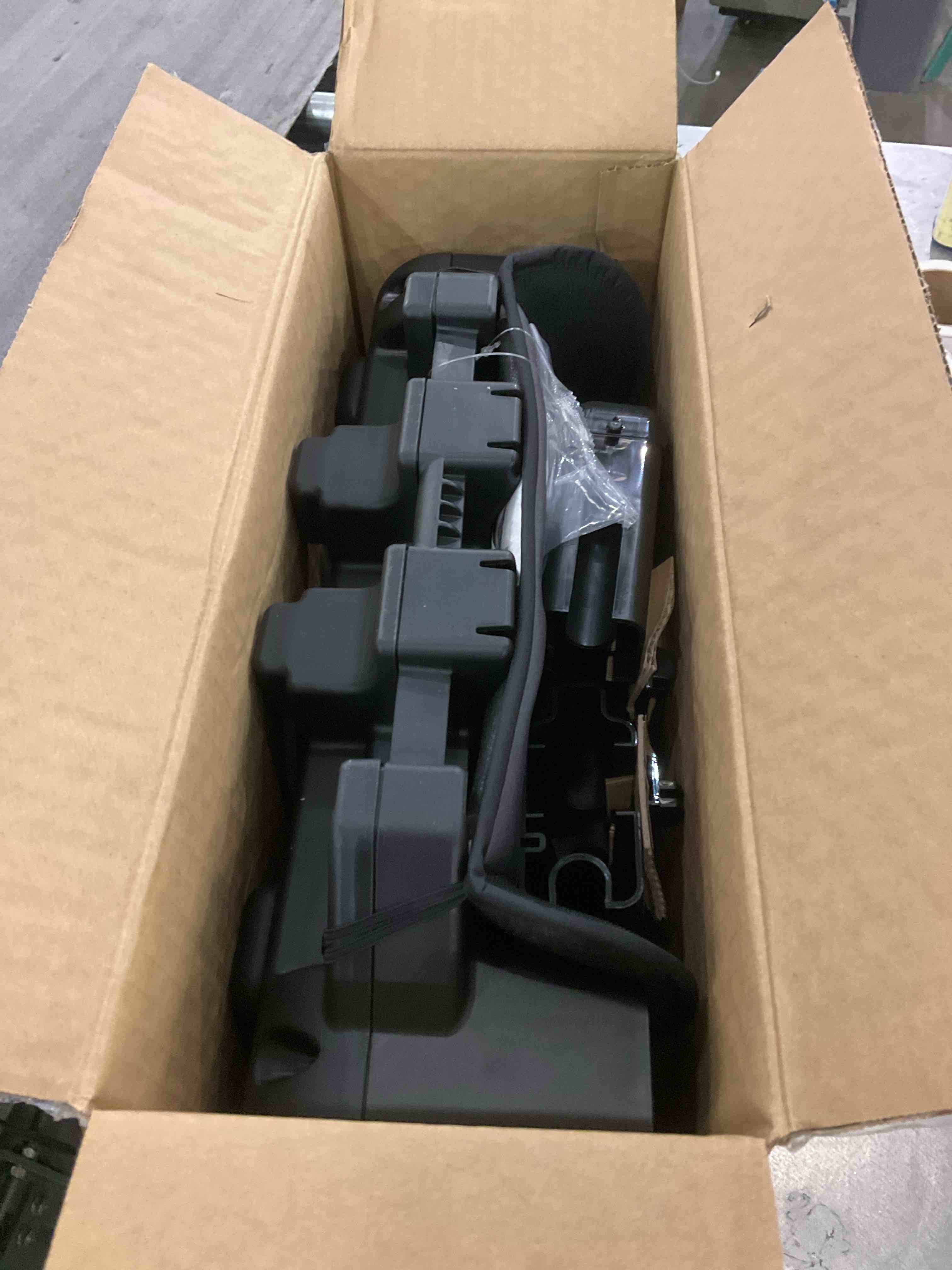 https://s3.amazonaws.com/lotting-images-prod/BargainHunt/EXS01203431_1714480618825.jpeg