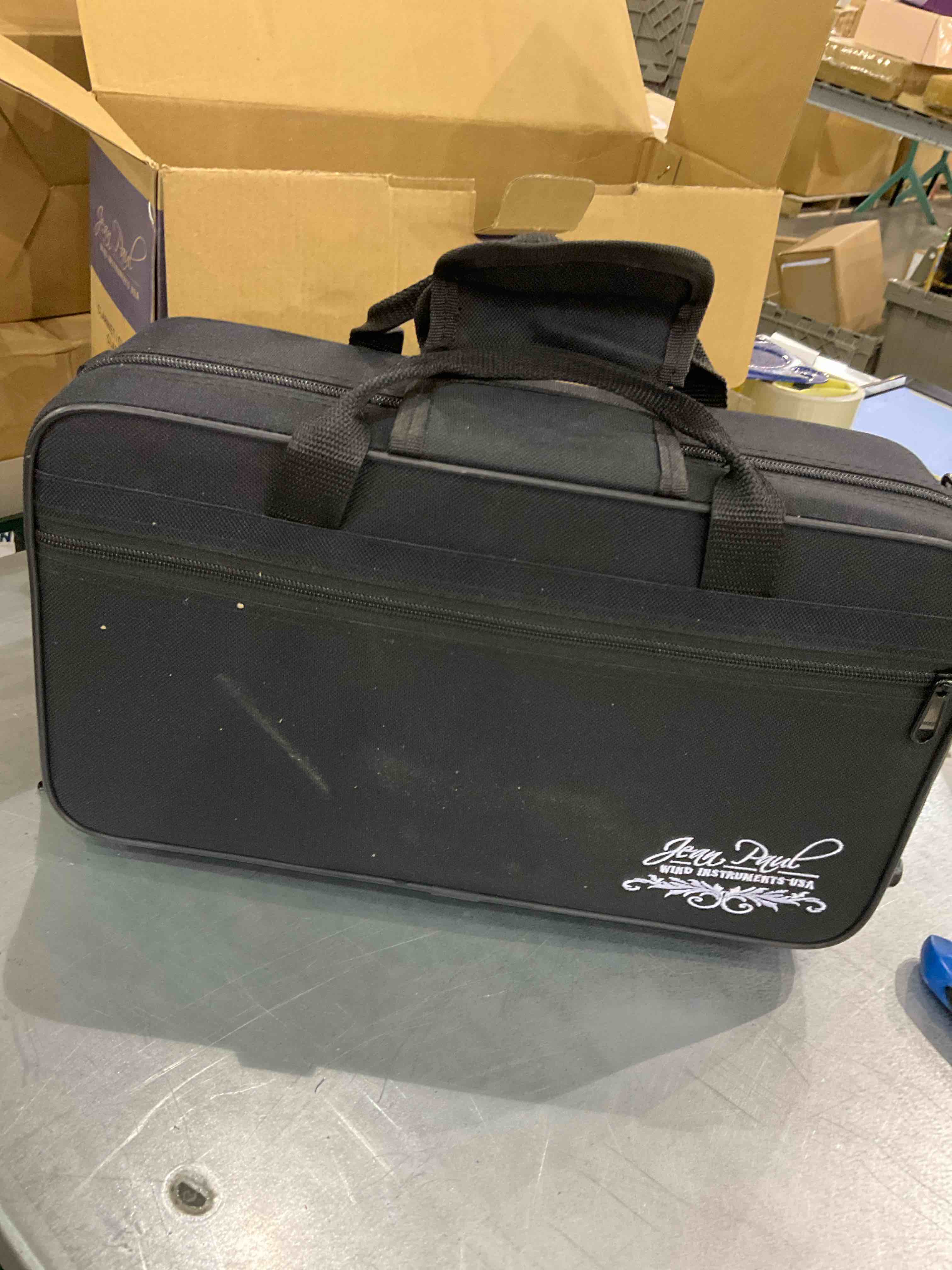 https://s3.amazonaws.com/lotting-images-prod/BargainHunt/EXS01203622_1712835190103.jpeg