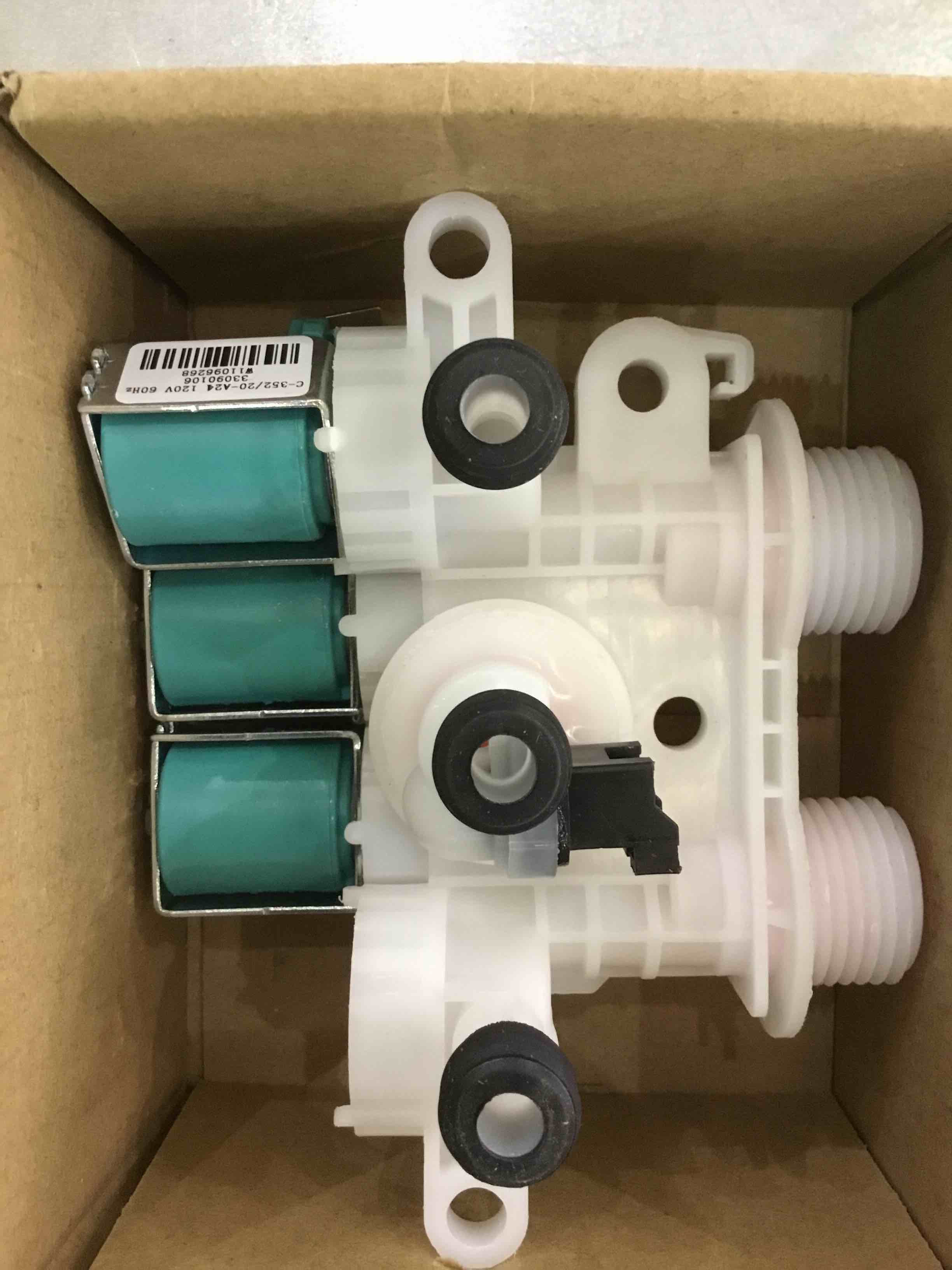 https://s3.amazonaws.com/lotting-images-prod/BargainHunt/EXS01203864_1714410200900.jpeg