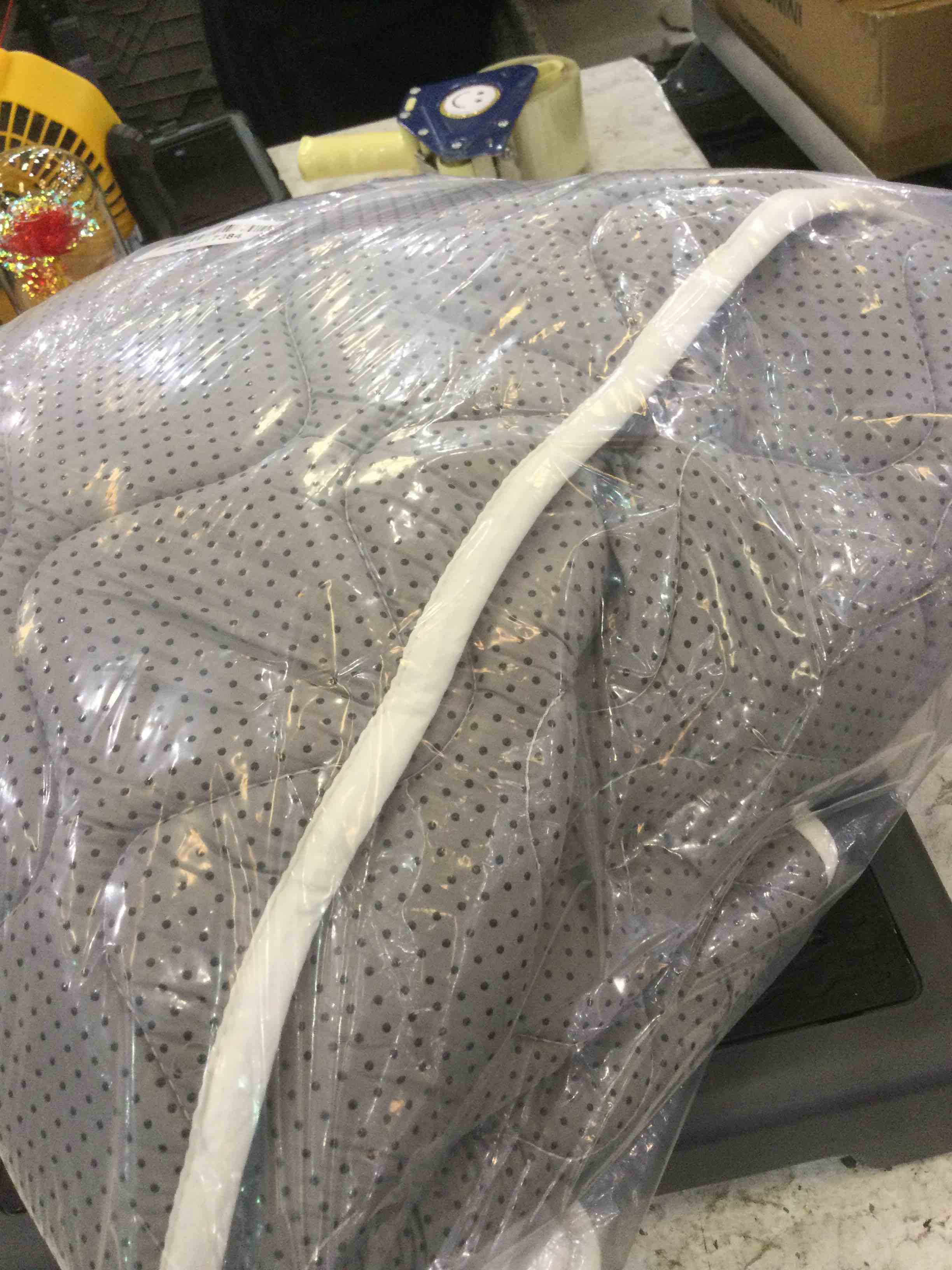 https://s3.amazonaws.com/lotting-images-prod/BargainHunt/EXS01204676_1713206720209.jpeg