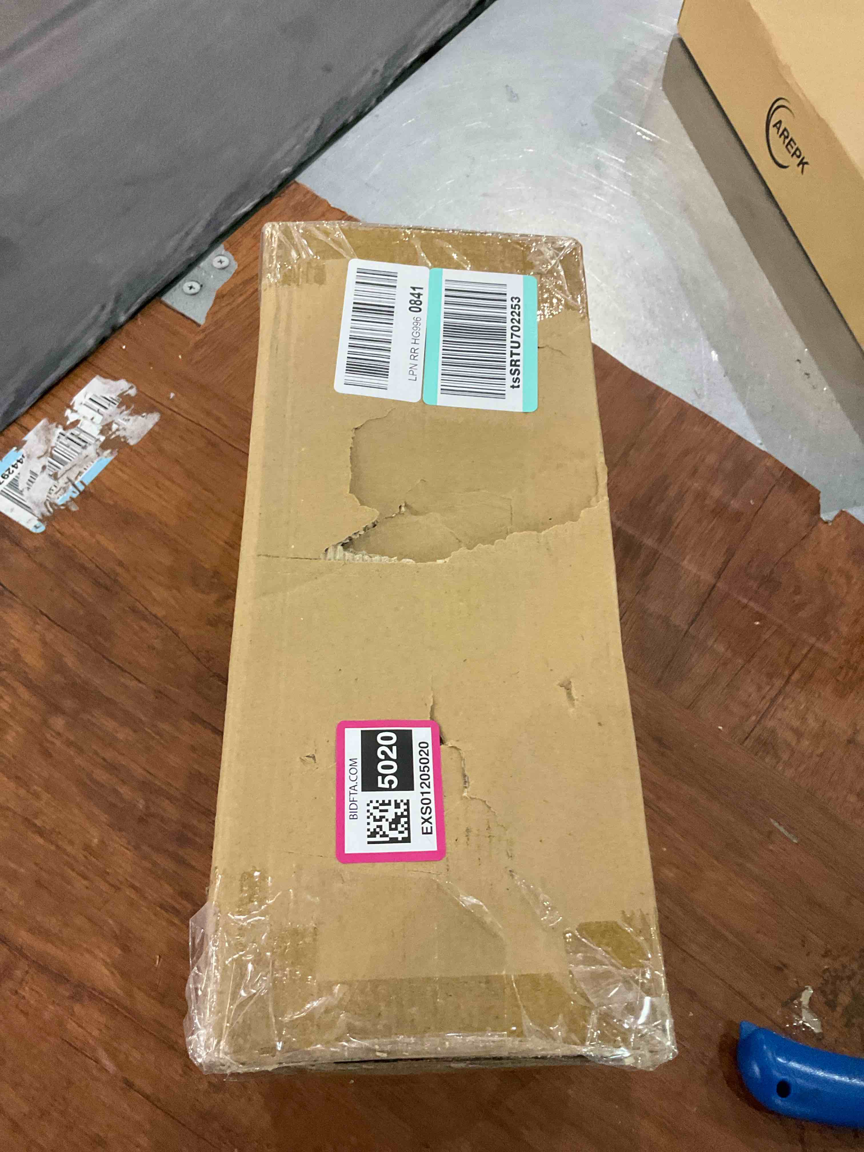 https://s3.amazonaws.com/lotting-images-prod/BargainHunt/EXS01205020_1712837442436.jpeg