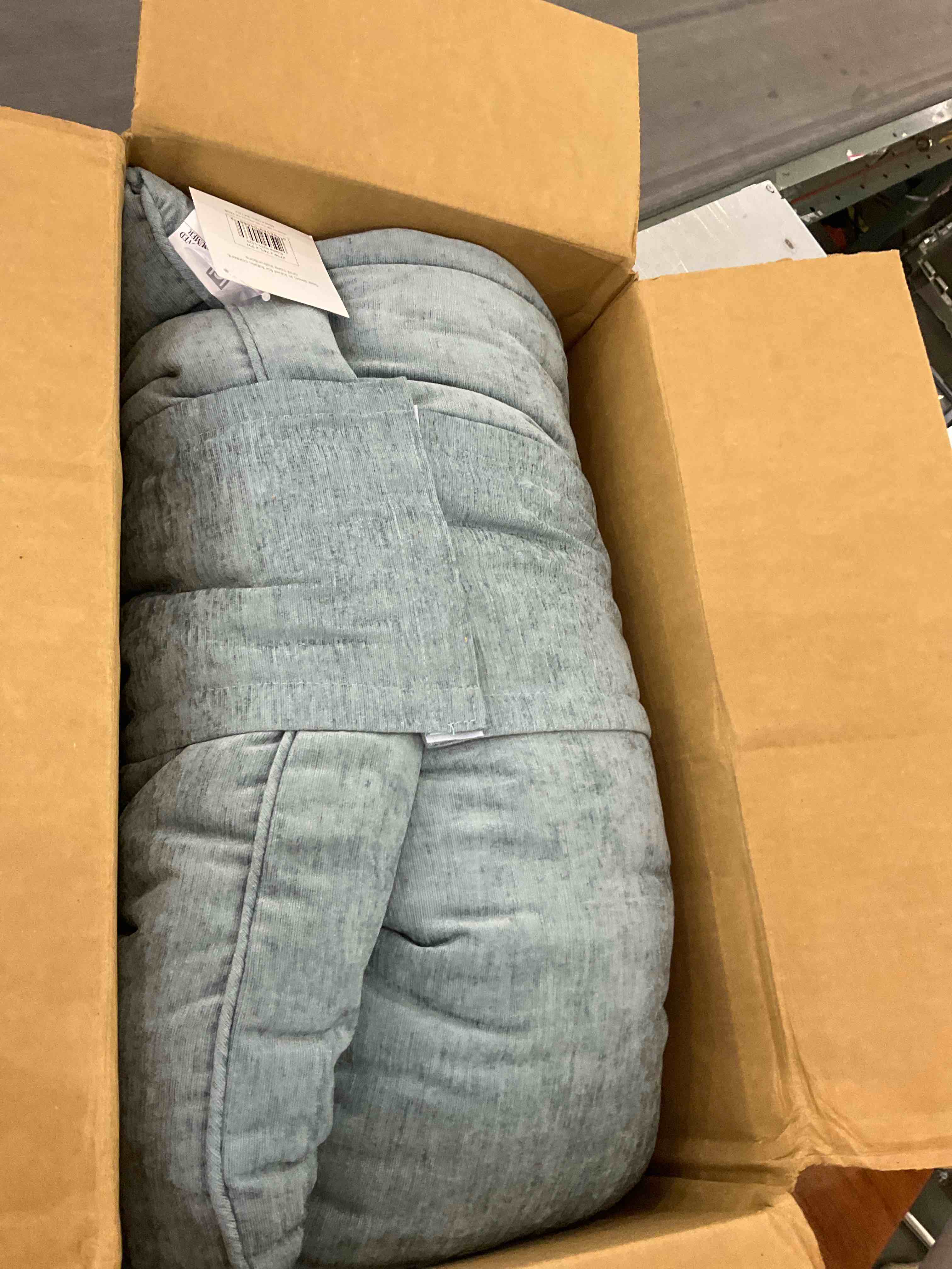 https://s3.amazonaws.com/lotting-images-prod/BargainHunt/EXS01205055_1712849654811.jpeg