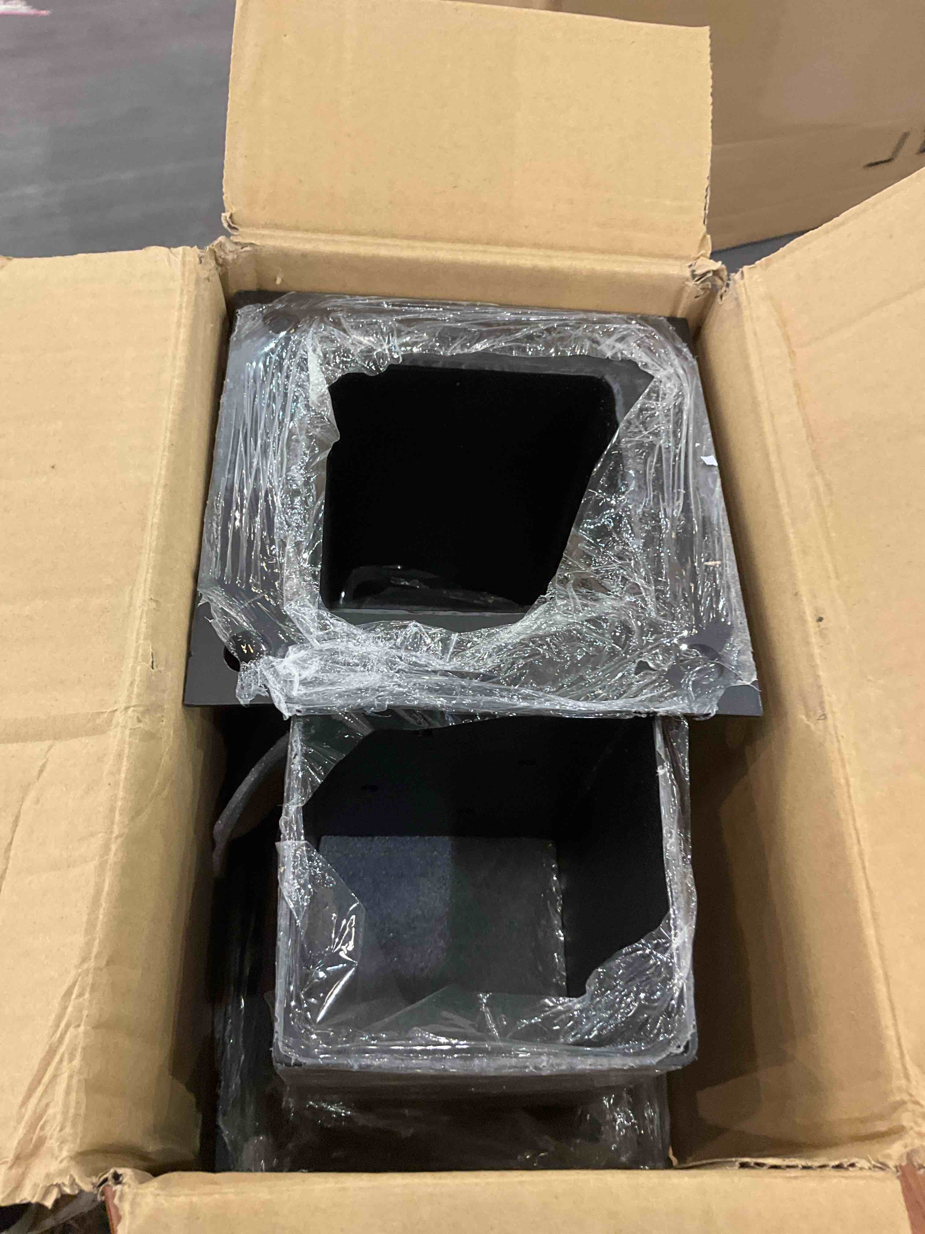 https://s3.amazonaws.com/lotting-images-prod/BargainHunt/EXS01205359_1713362966220.jpeg