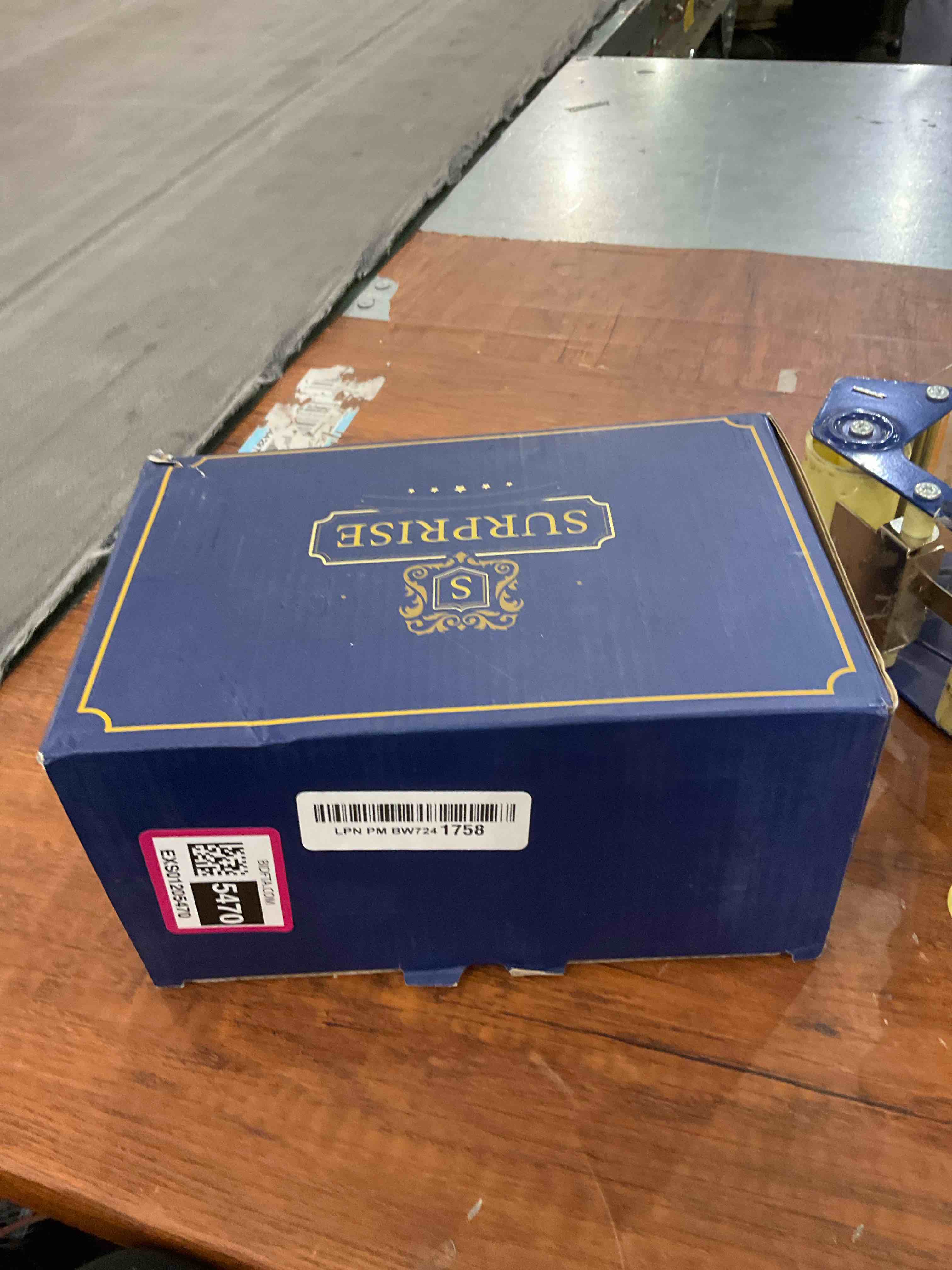 https://s3.amazonaws.com/lotting-images-prod/BargainHunt/EXS01205470_1713530576624.jpeg