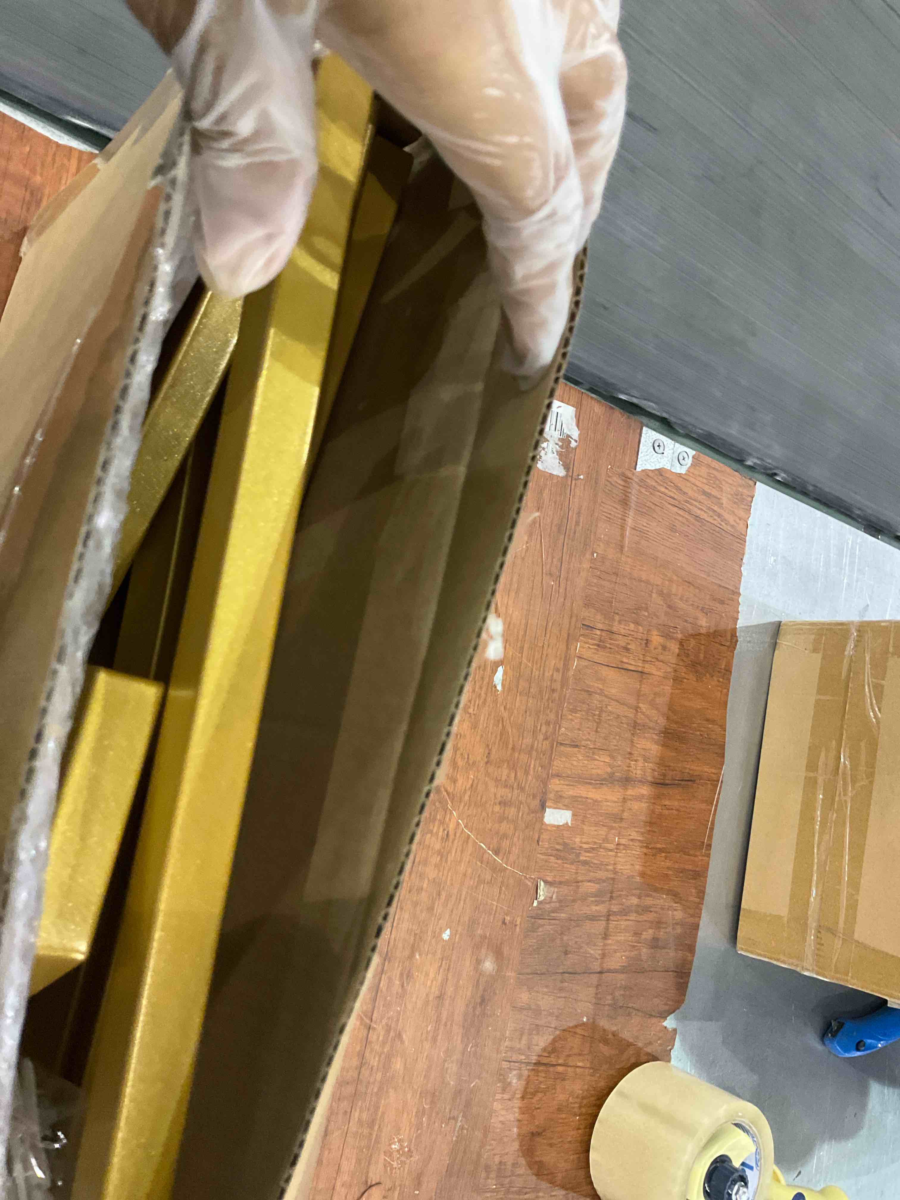 https://s3.amazonaws.com/lotting-images-prod/BargainHunt/EXS01205490_1713537713166.jpeg