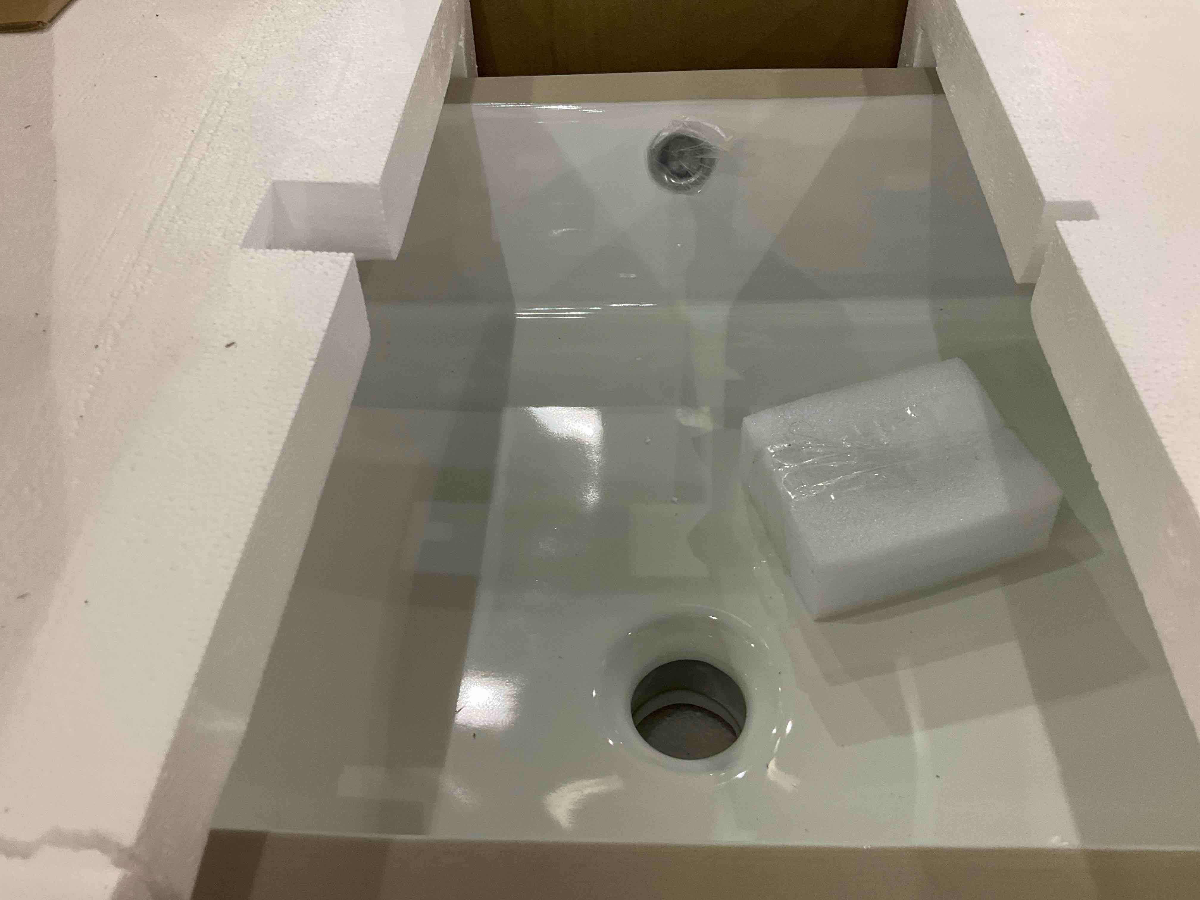 https://s3.amazonaws.com/lotting-images-prod/BargainHunt/EXS01205576_1714653058266.jpeg