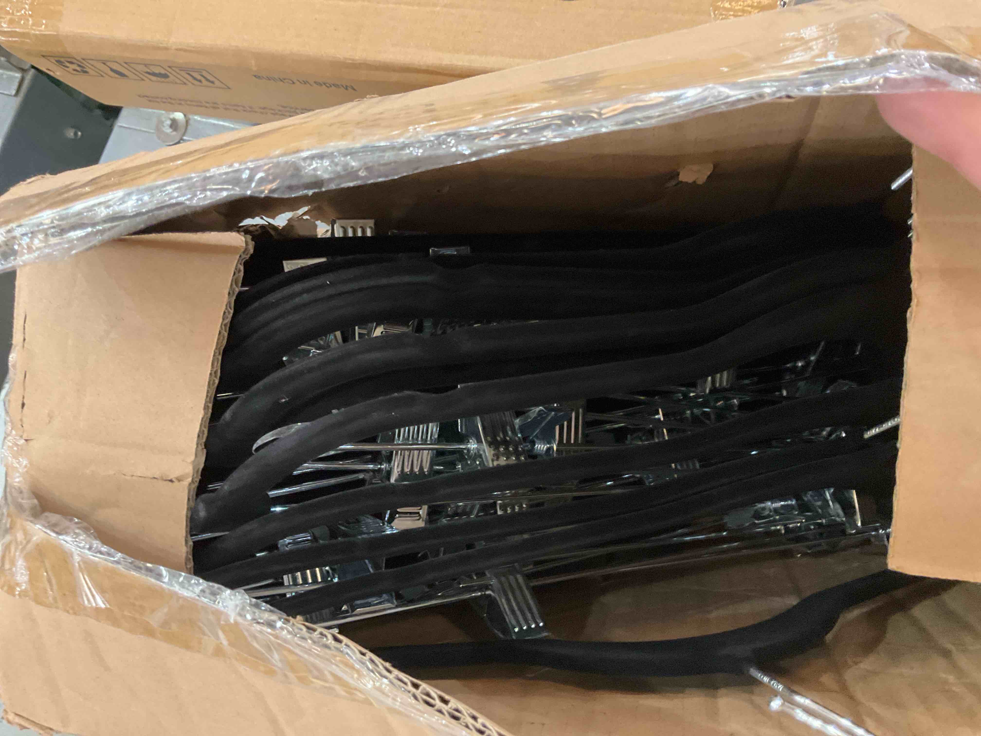 https://s3.amazonaws.com/lotting-images-prod/BargainHunt/EXS01205691_1715188665494.jpeg