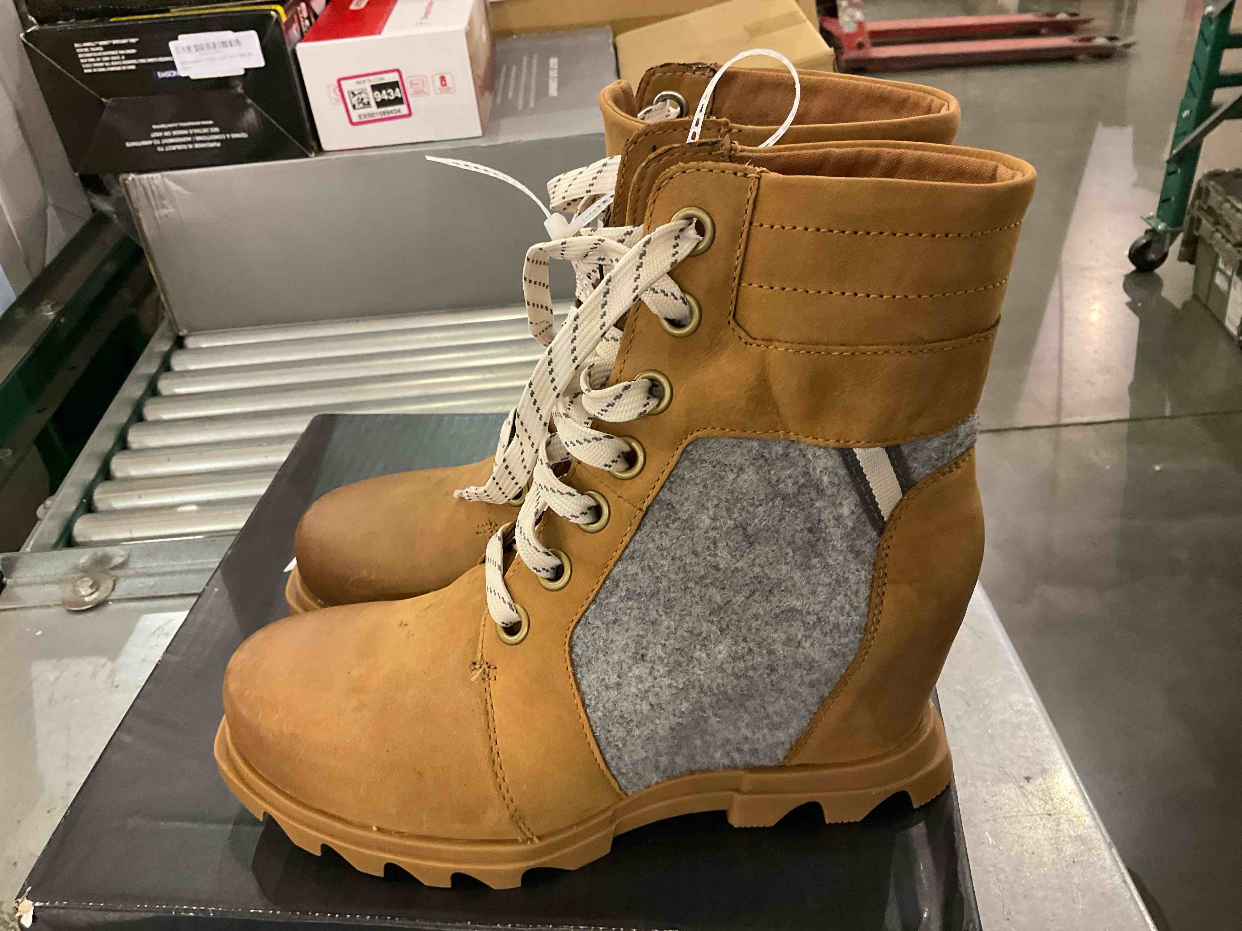 https://s3.amazonaws.com/lotting-images-prod/BargainHunt/EXS01205732_1715354798985.jpeg