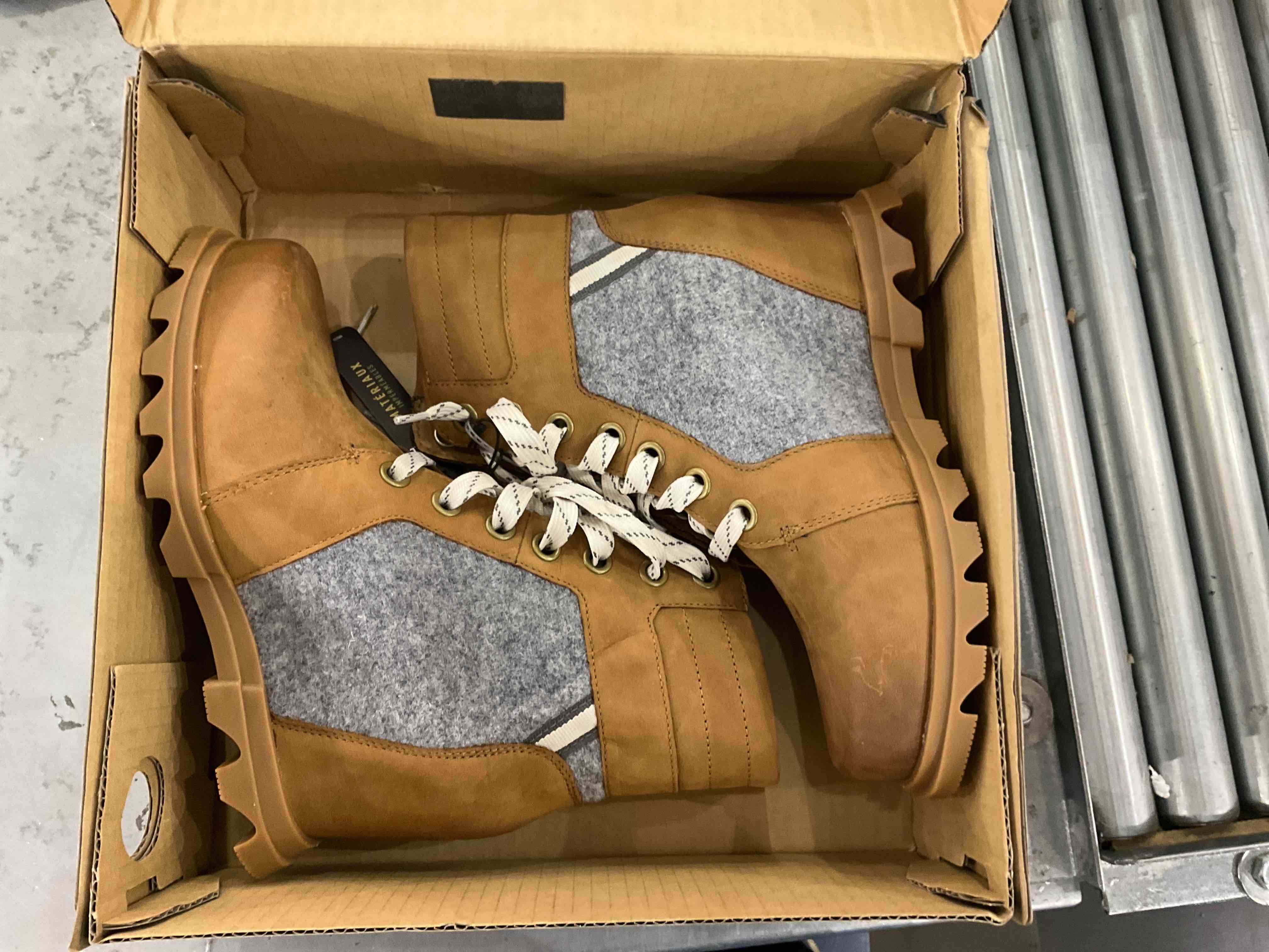 https://s3.amazonaws.com/lotting-images-prod/BargainHunt/EXS01205732_1715354871042.jpeg
