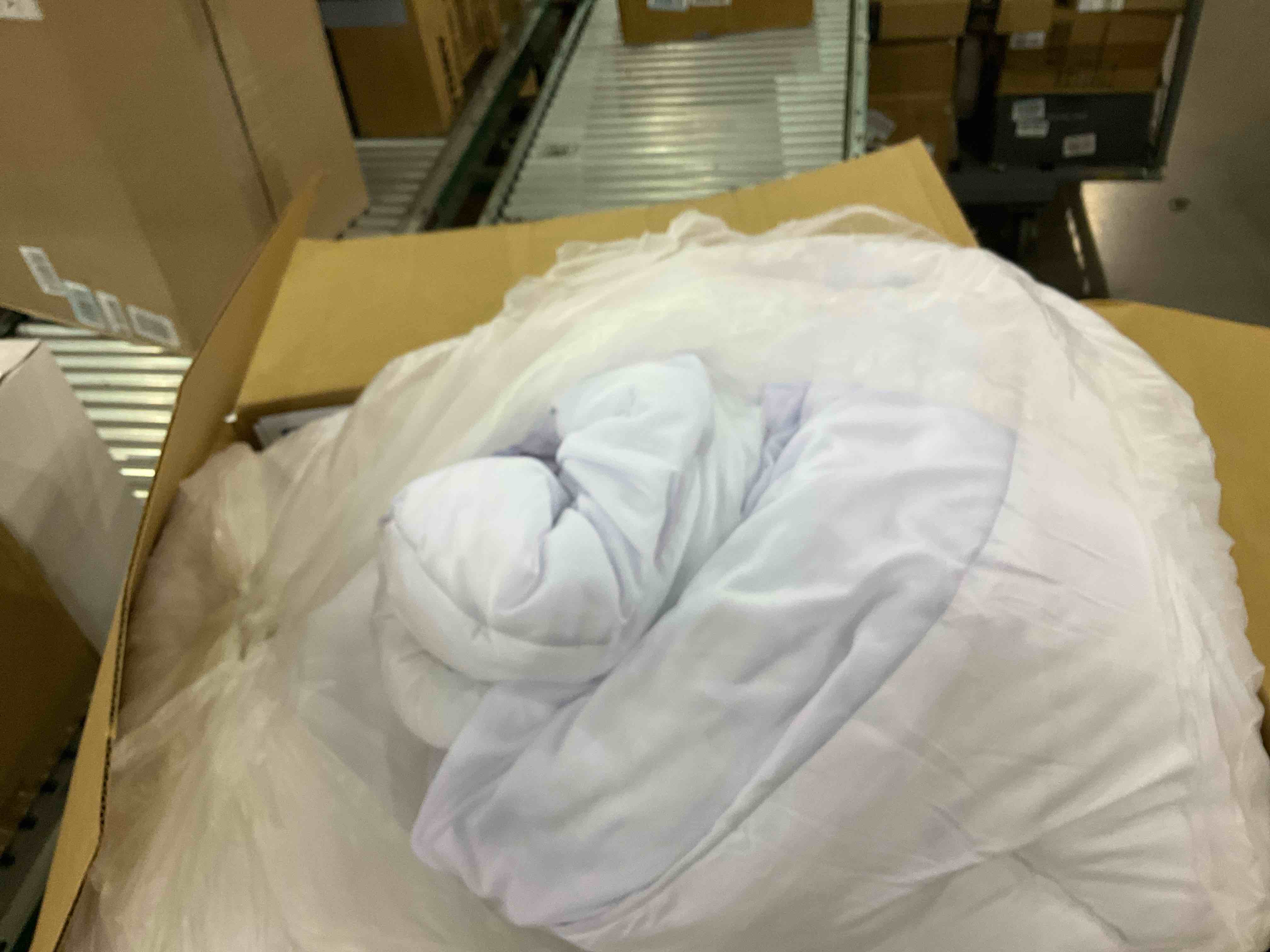 https://s3.amazonaws.com/lotting-images-prod/BargainHunt/EXS01205765_1715340836275.jpeg