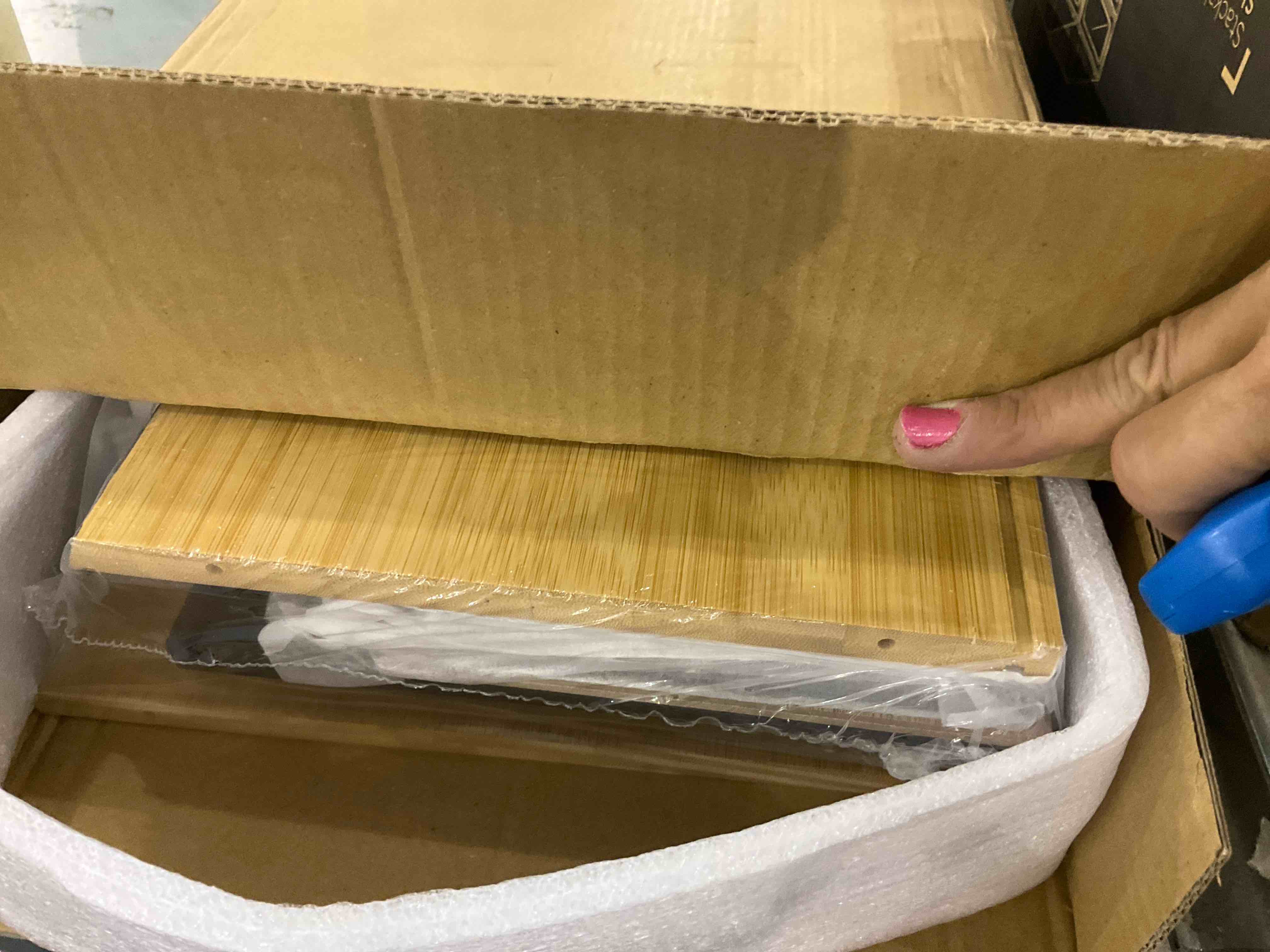 https://s3.amazonaws.com/lotting-images-prod/BargainHunt/EXS01205801_1715601653647.jpeg