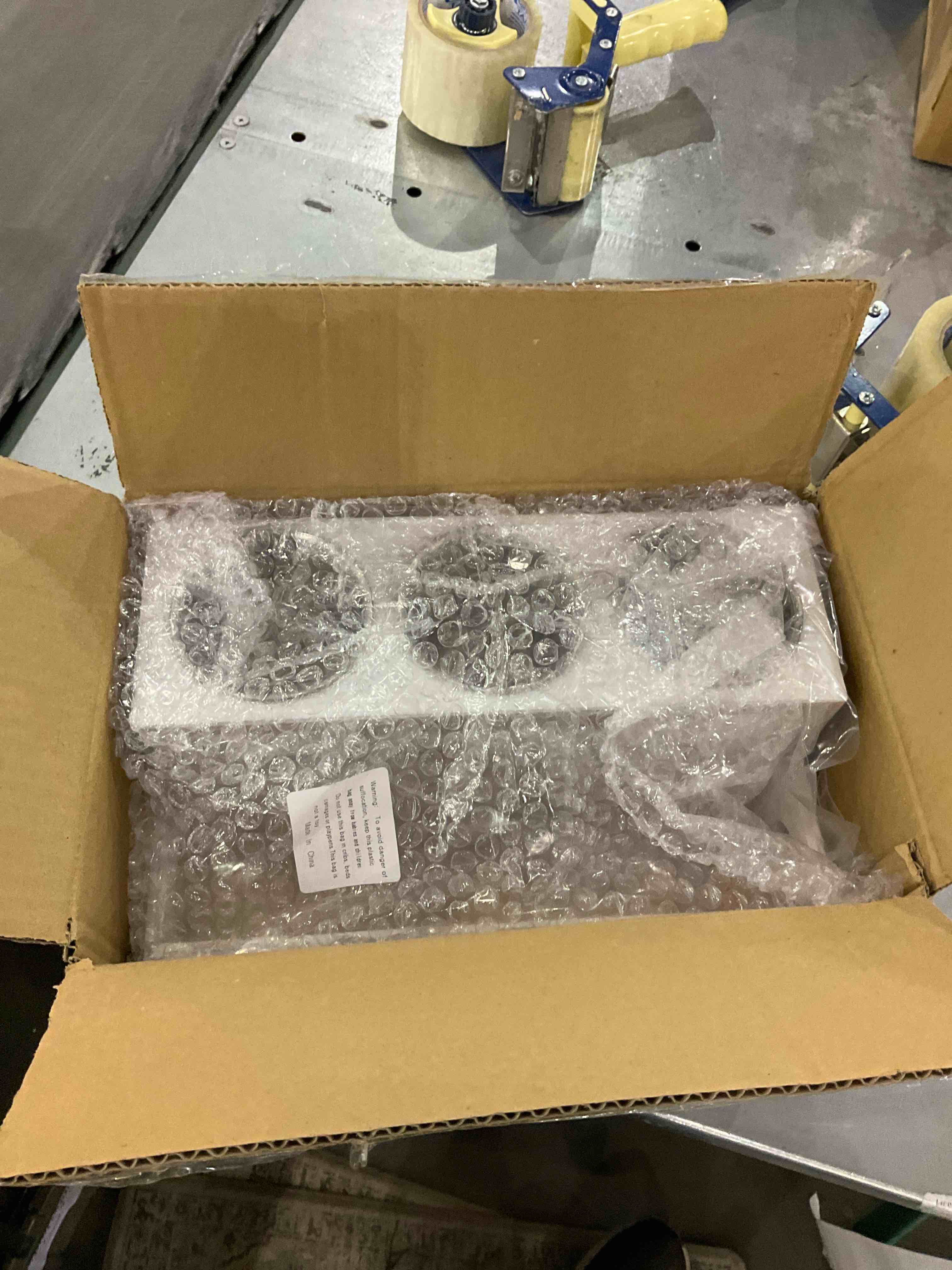 https://s3.amazonaws.com/lotting-images-prod/BargainHunt/EXS01206078_1713358409083.jpeg