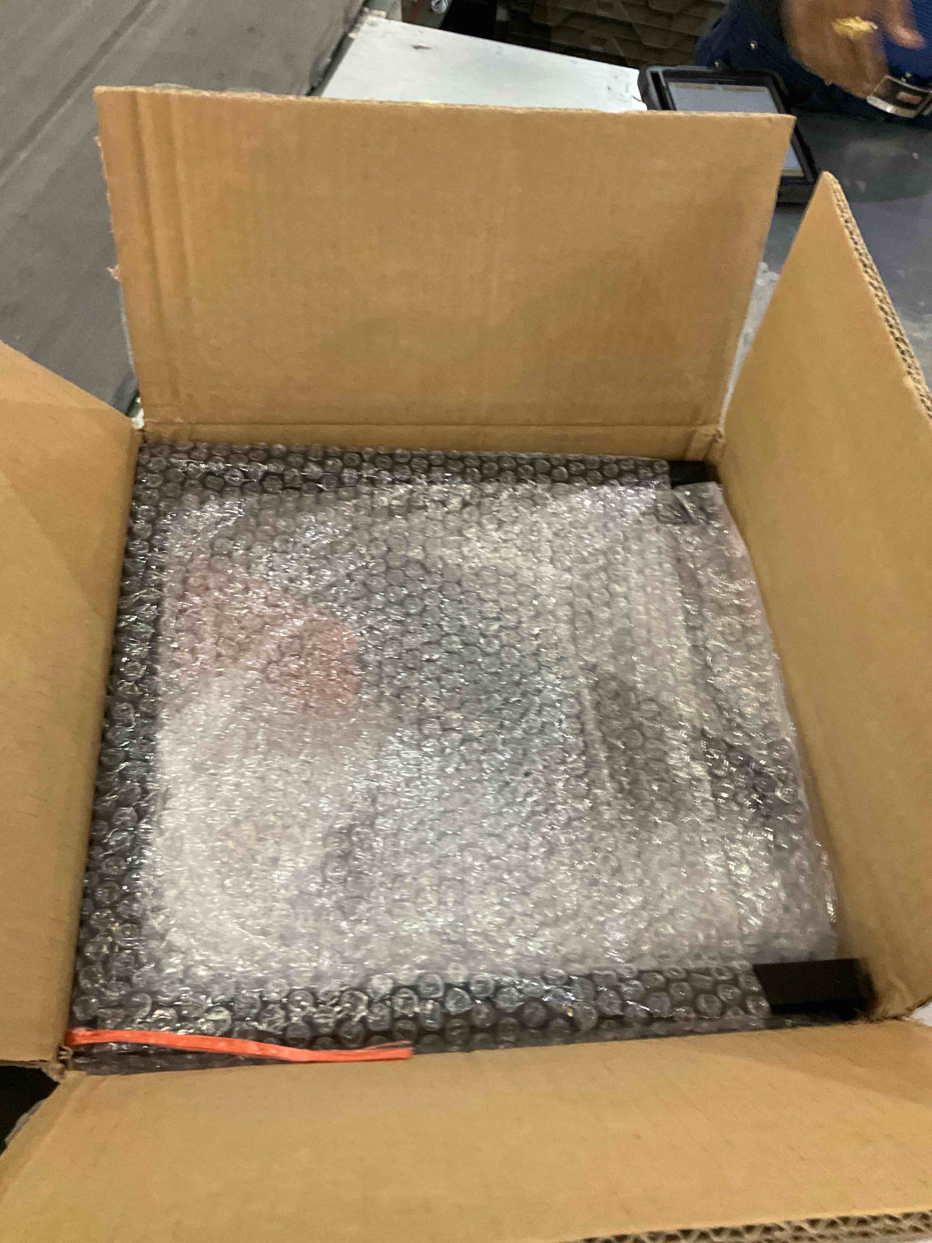 https://s3.amazonaws.com/lotting-images-prod/BargainHunt/EXS01206144_1713368020682.jpeg