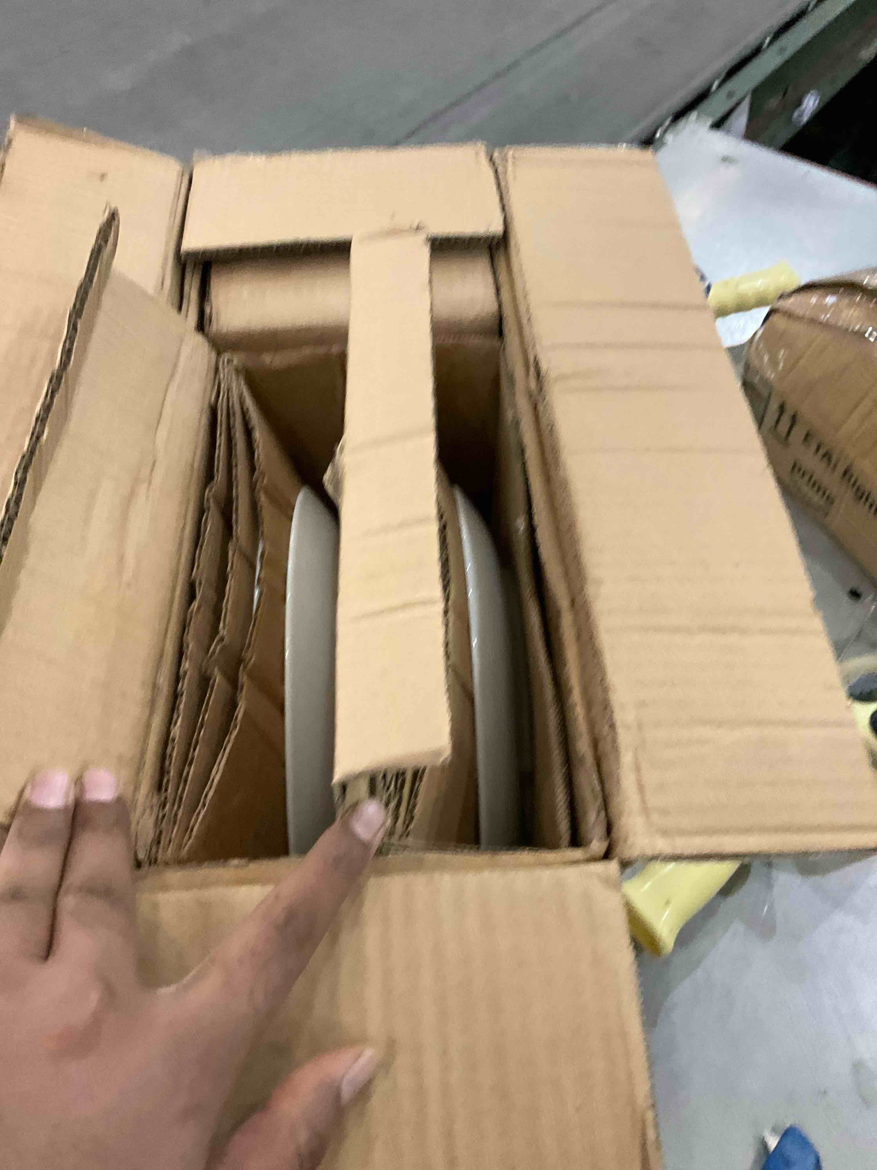 https://s3.amazonaws.com/lotting-images-prod/BargainHunt/EXS01206158_1713371980511.jpeg