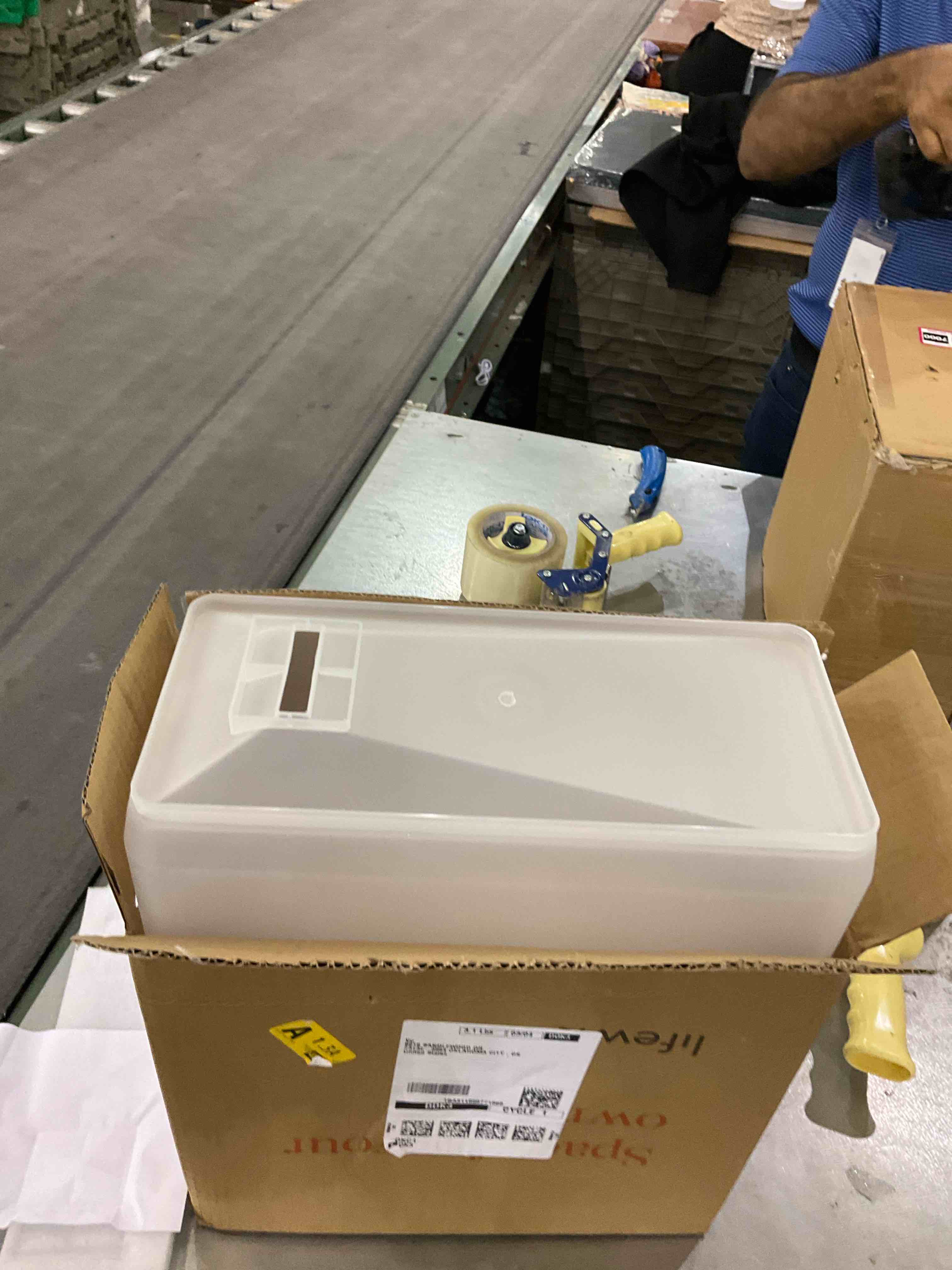 https://s3.amazonaws.com/lotting-images-prod/BargainHunt/EXS01206166_1713372809610.jpeg