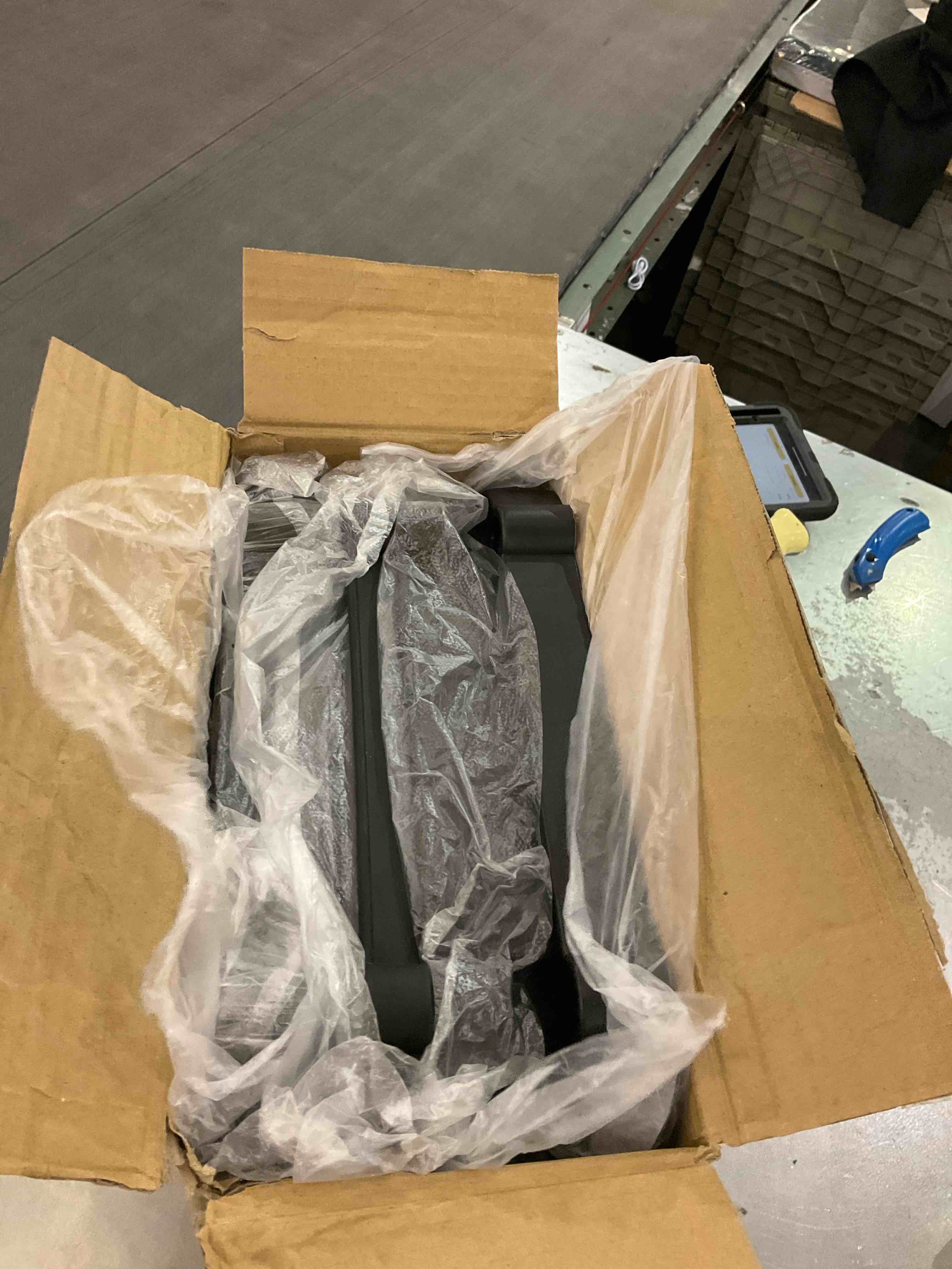 https://s3.amazonaws.com/lotting-images-prod/BargainHunt/EXS01206172_1713373829384.jpeg