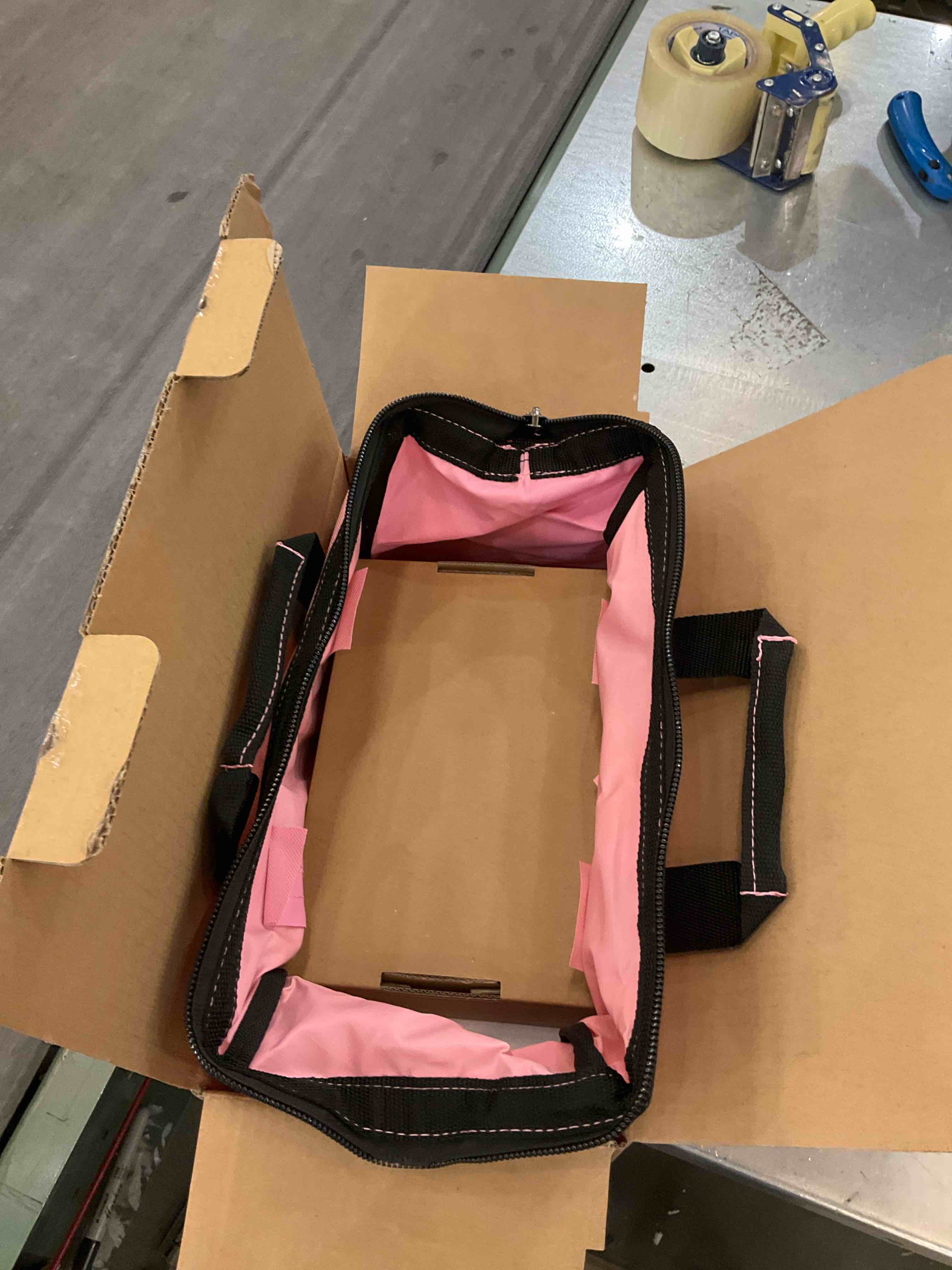 https://s3.amazonaws.com/lotting-images-prod/BargainHunt/EXS01206273_1713467154450.jpeg