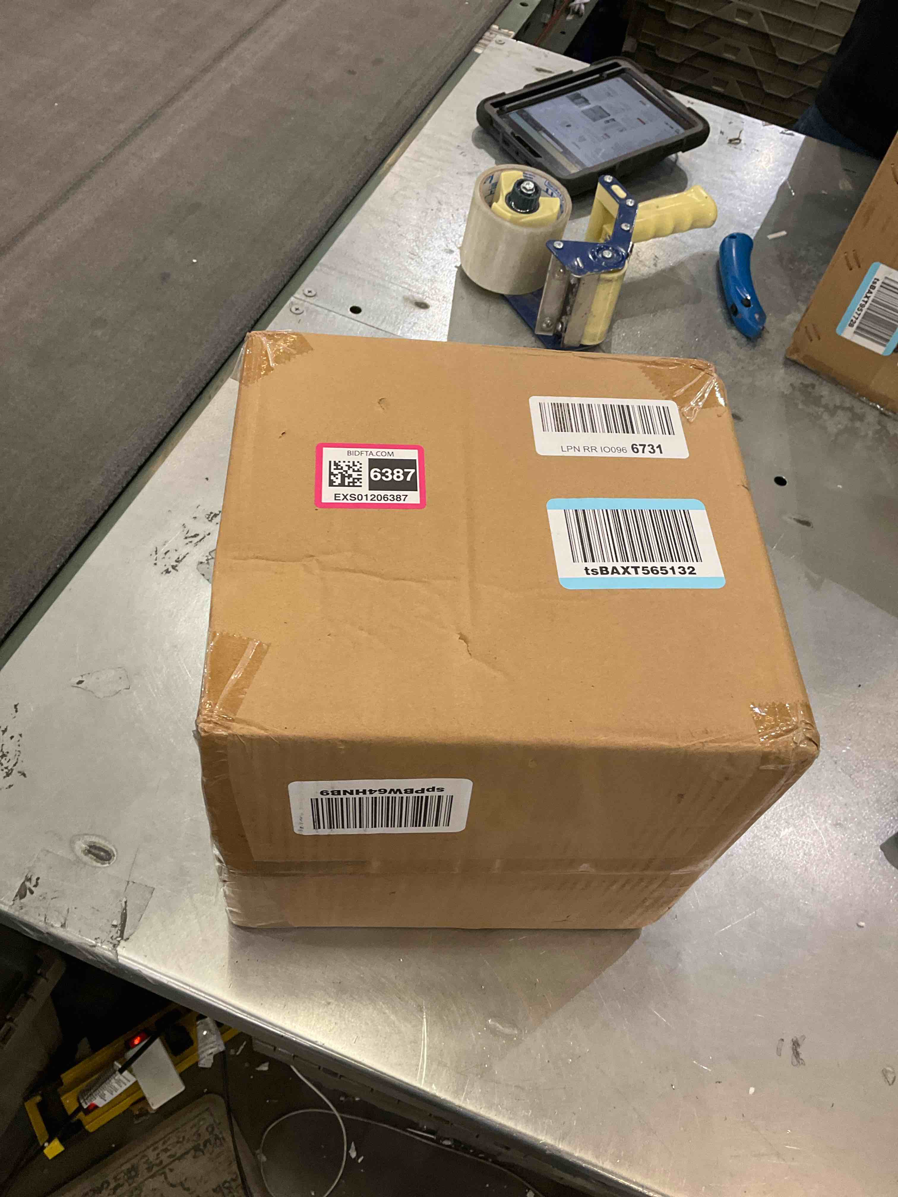 https://s3.amazonaws.com/lotting-images-prod/BargainHunt/EXS01206387_1713804151234.jpeg