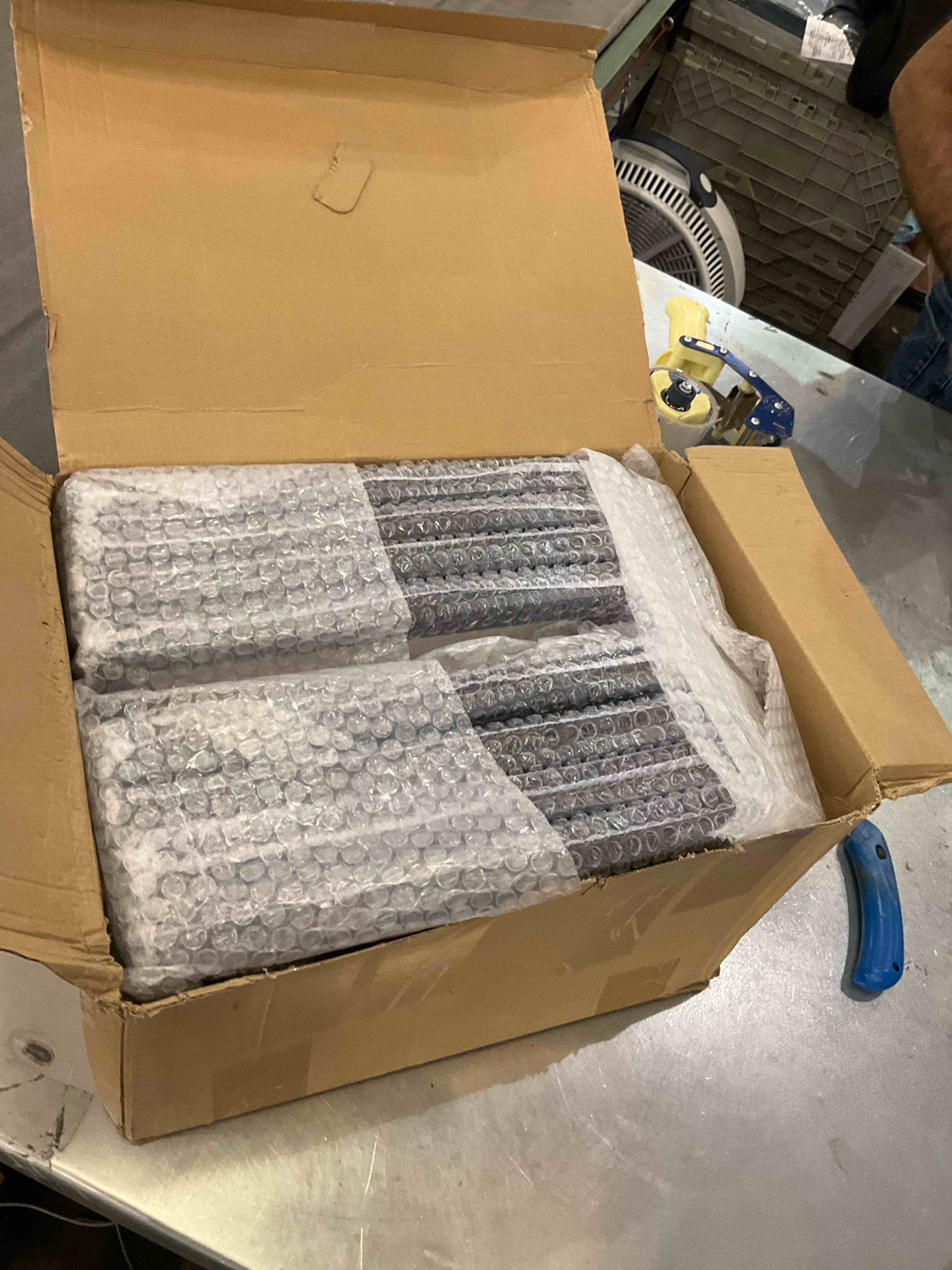 https://s3.amazonaws.com/lotting-images-prod/BargainHunt/EXS01206489_1713886805735.jpeg