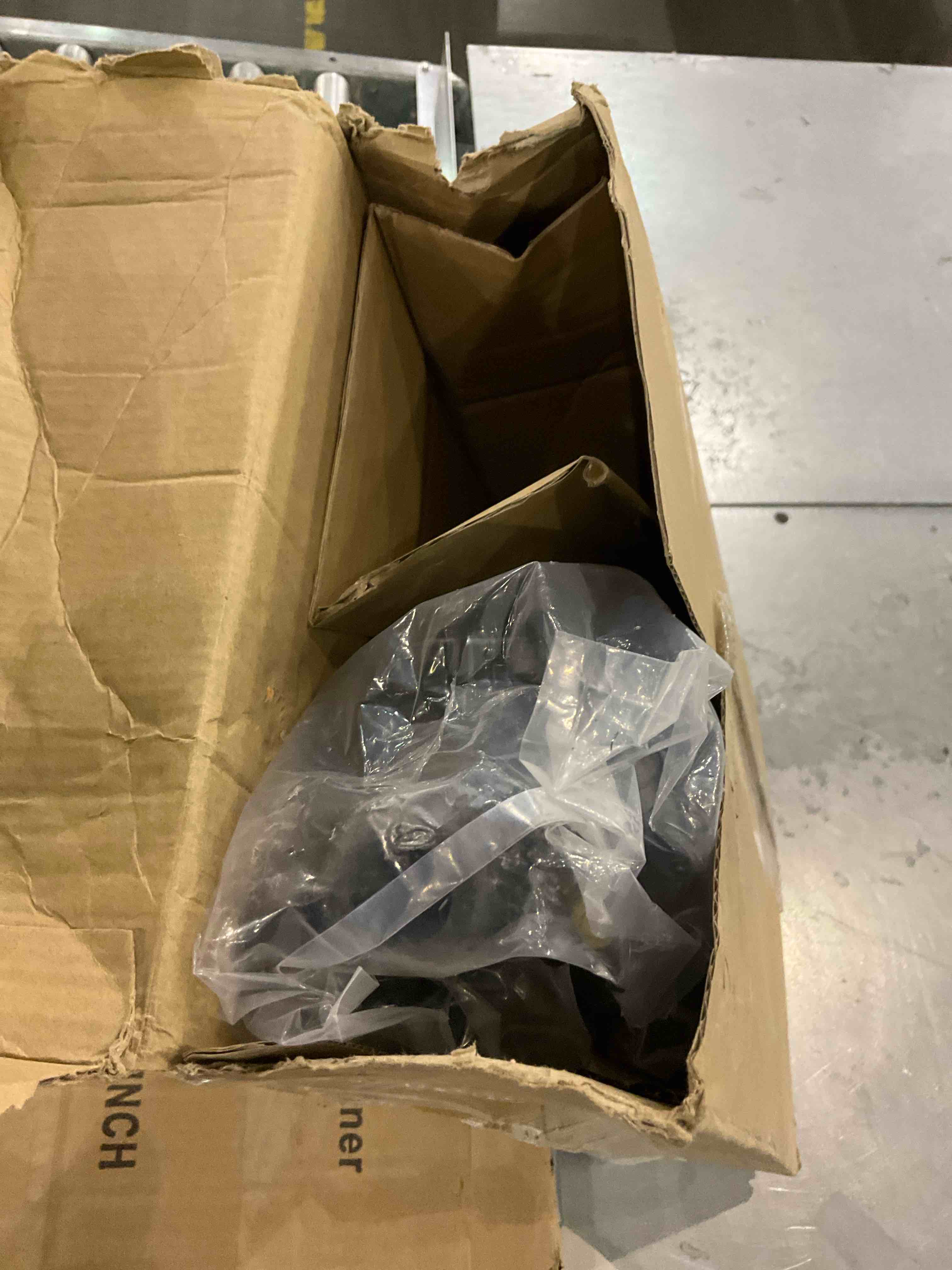https://s3.amazonaws.com/lotting-images-prod/BargainHunt/EXS01206654_1713180219377.jpeg