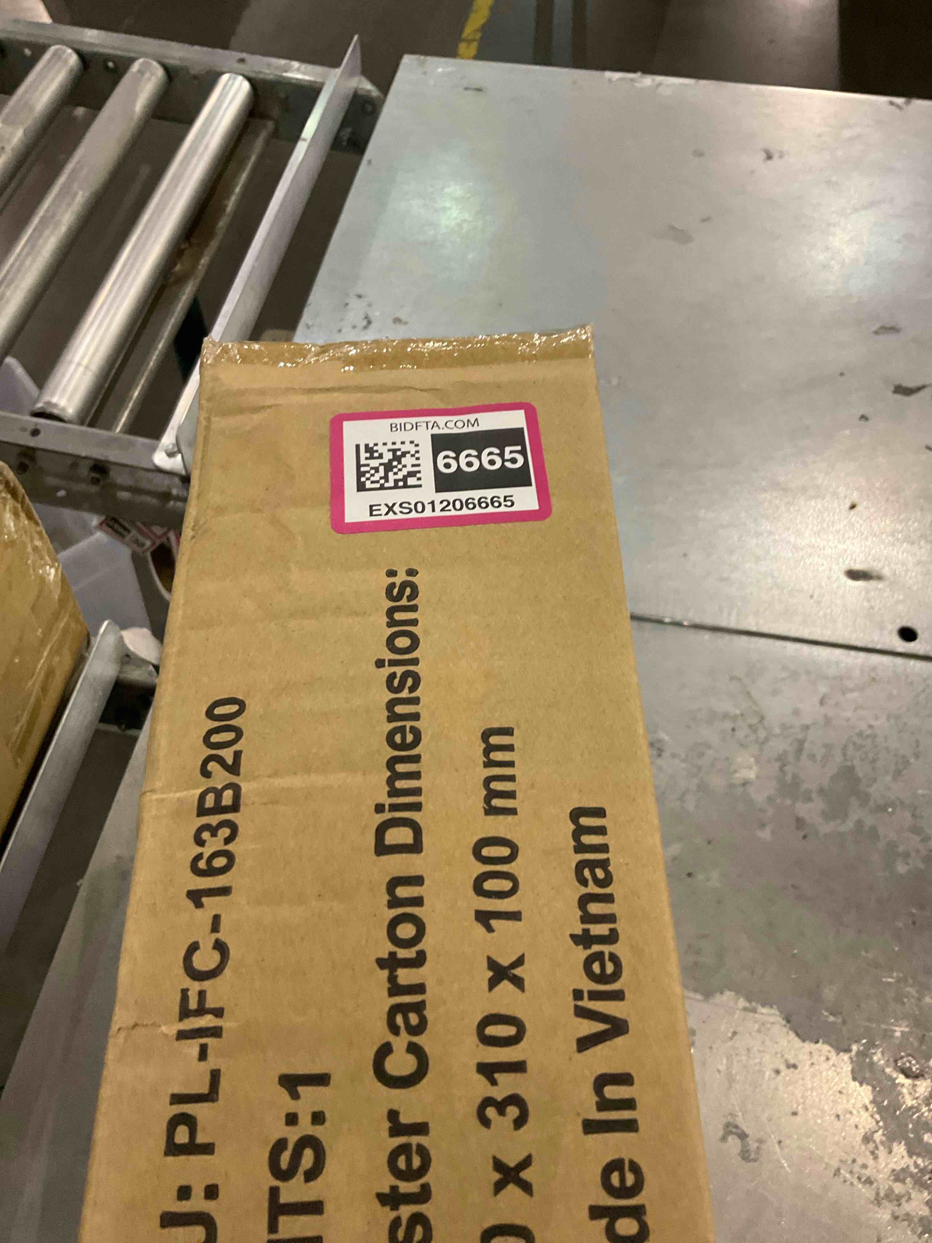 https://s3.amazonaws.com/lotting-images-prod/BargainHunt/EXS01206665_1713181202459.jpeg