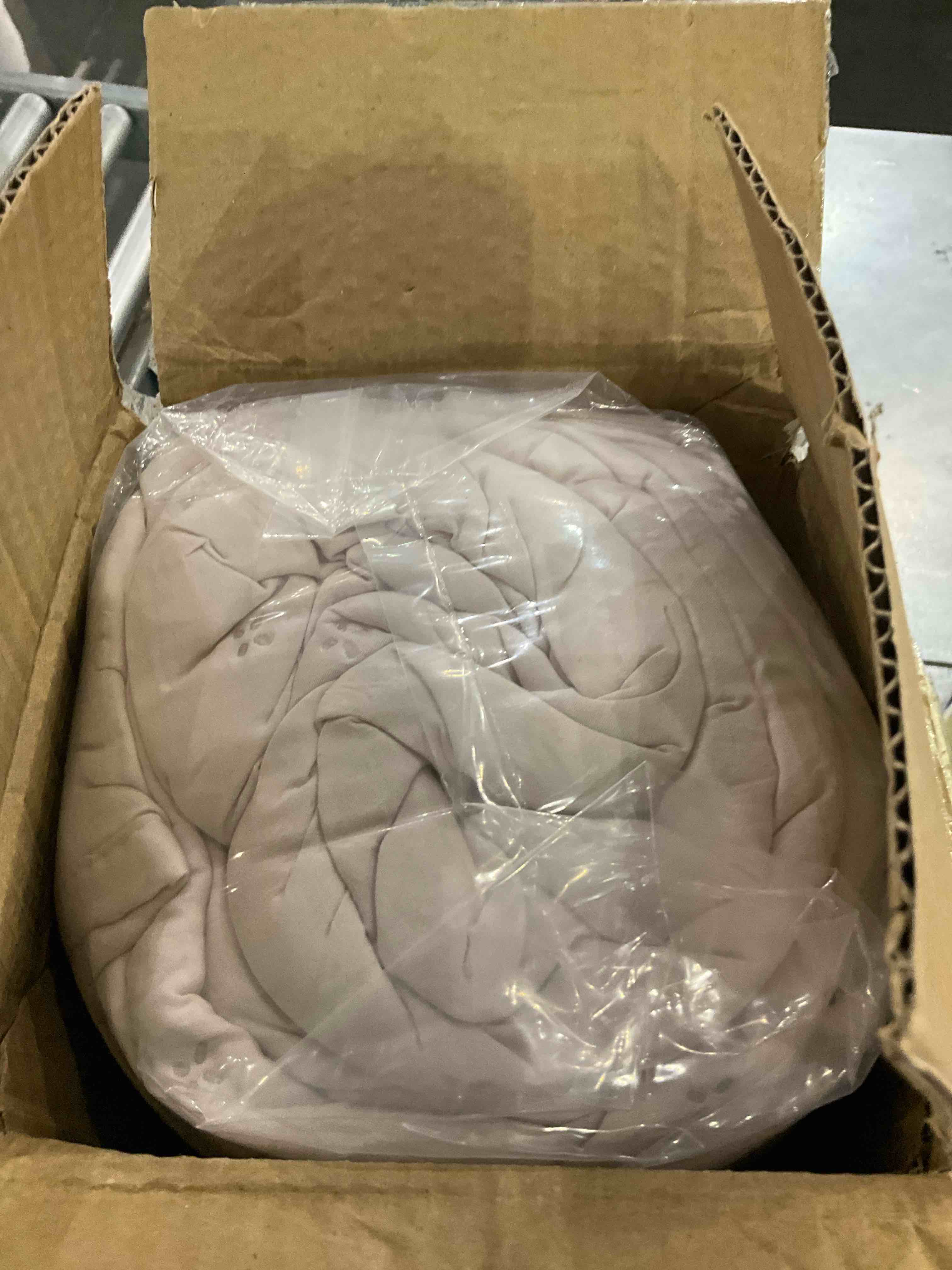 https://s3.amazonaws.com/lotting-images-prod/BargainHunt/EXS01206666_1713181249686.jpeg
