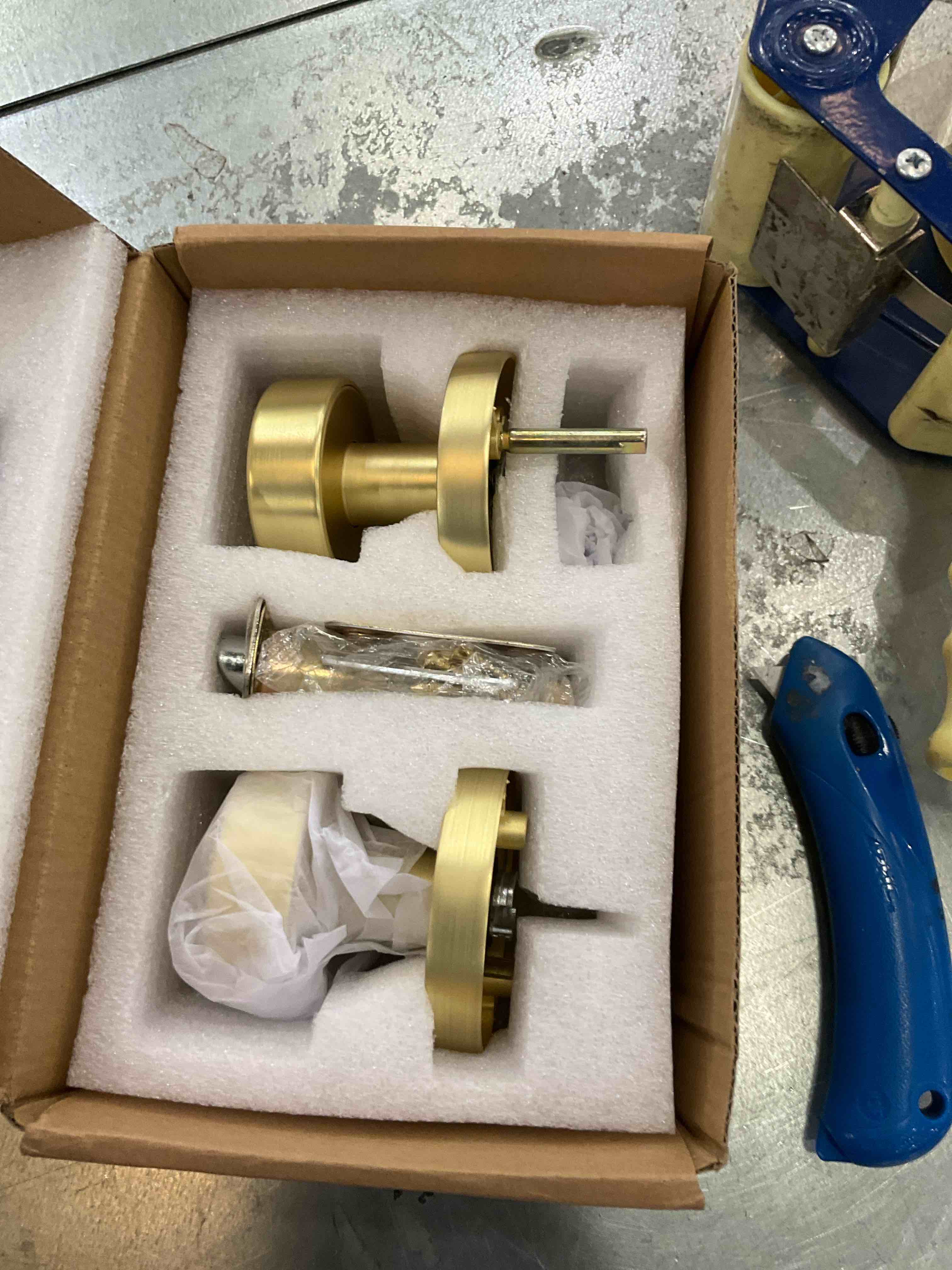 https://s3.amazonaws.com/lotting-images-prod/BargainHunt/EXS01206828_1713206599517.jpeg