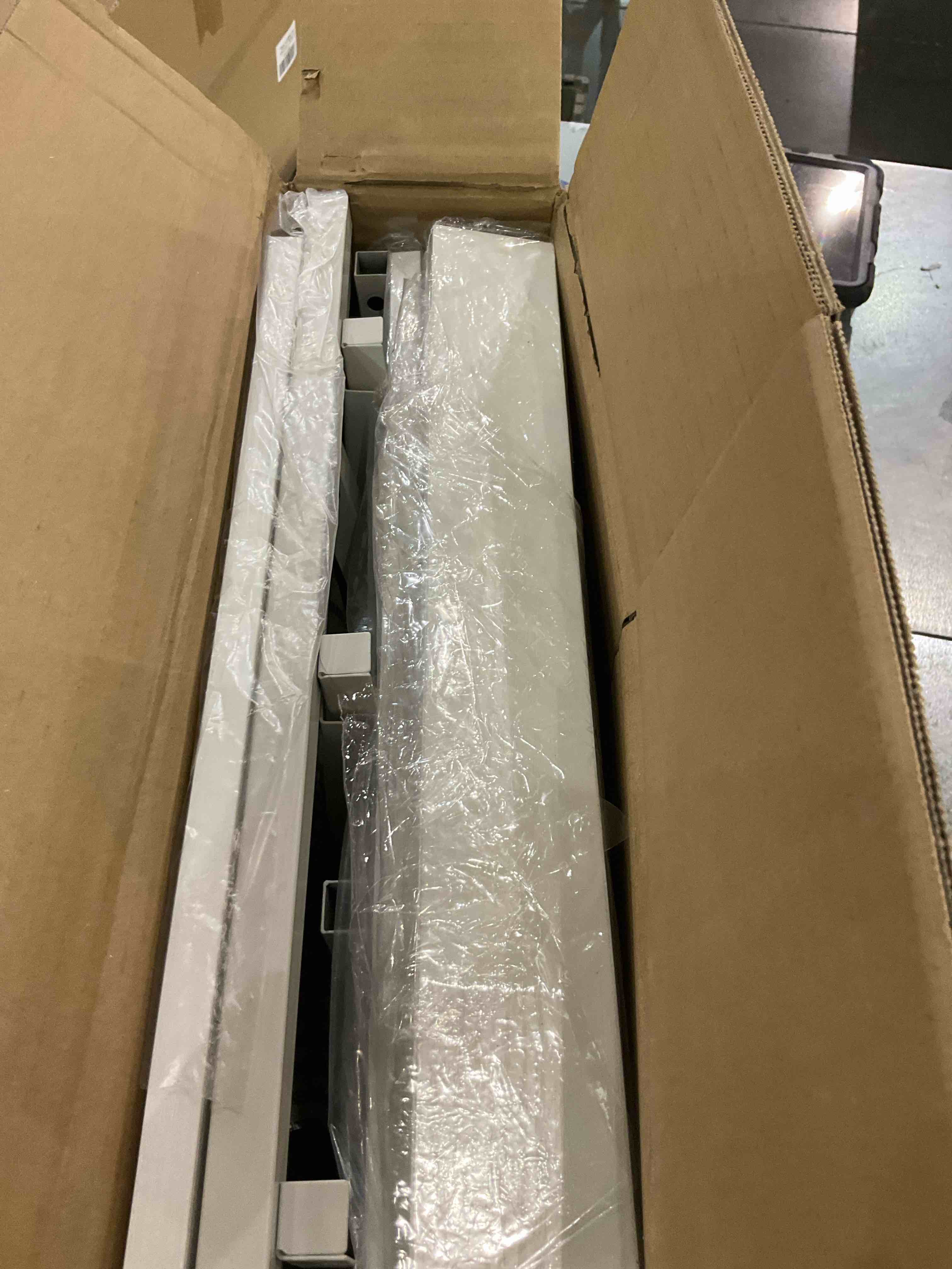 https://s3.amazonaws.com/lotting-images-prod/BargainHunt/EXS01206899_1713360134641.jpeg