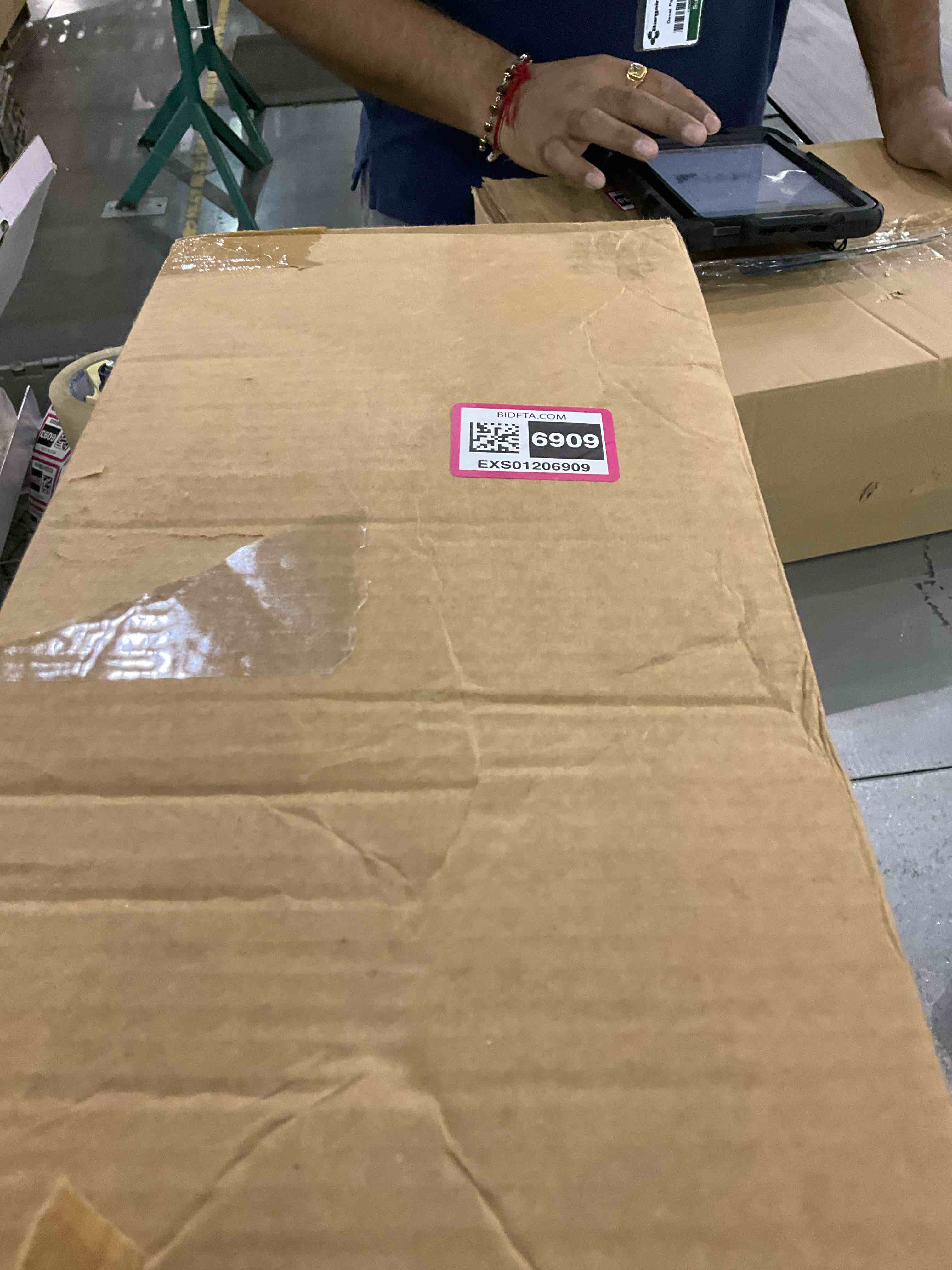 https://s3.amazonaws.com/lotting-images-prod/BargainHunt/EXS01206909_1713360997894.jpeg