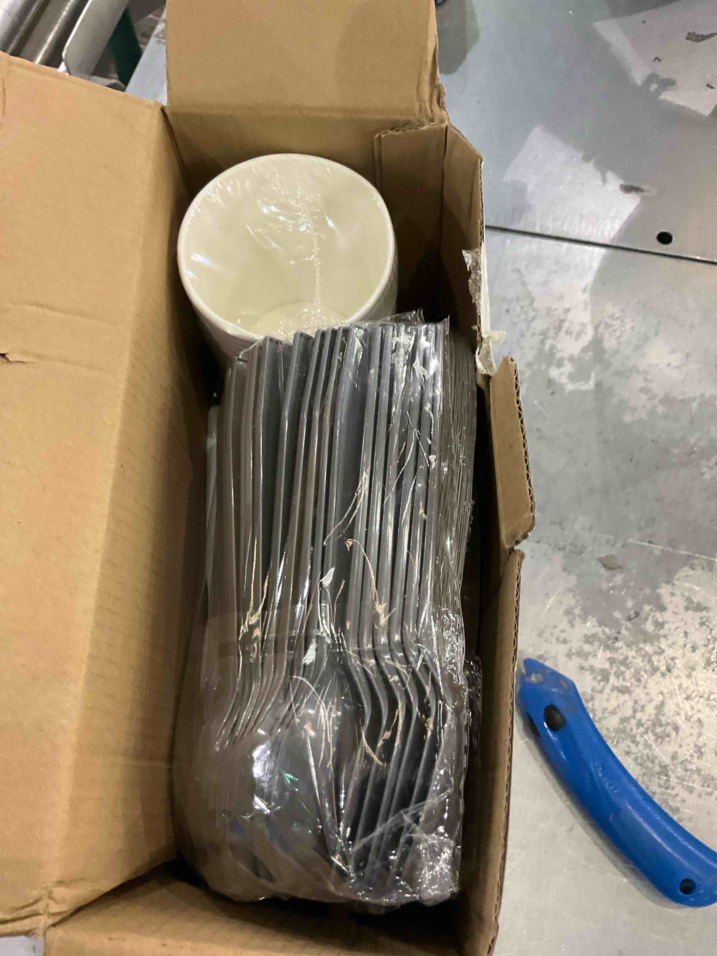 https://s3.amazonaws.com/lotting-images-prod/BargainHunt/EXS01206914_1713361388541.jpeg