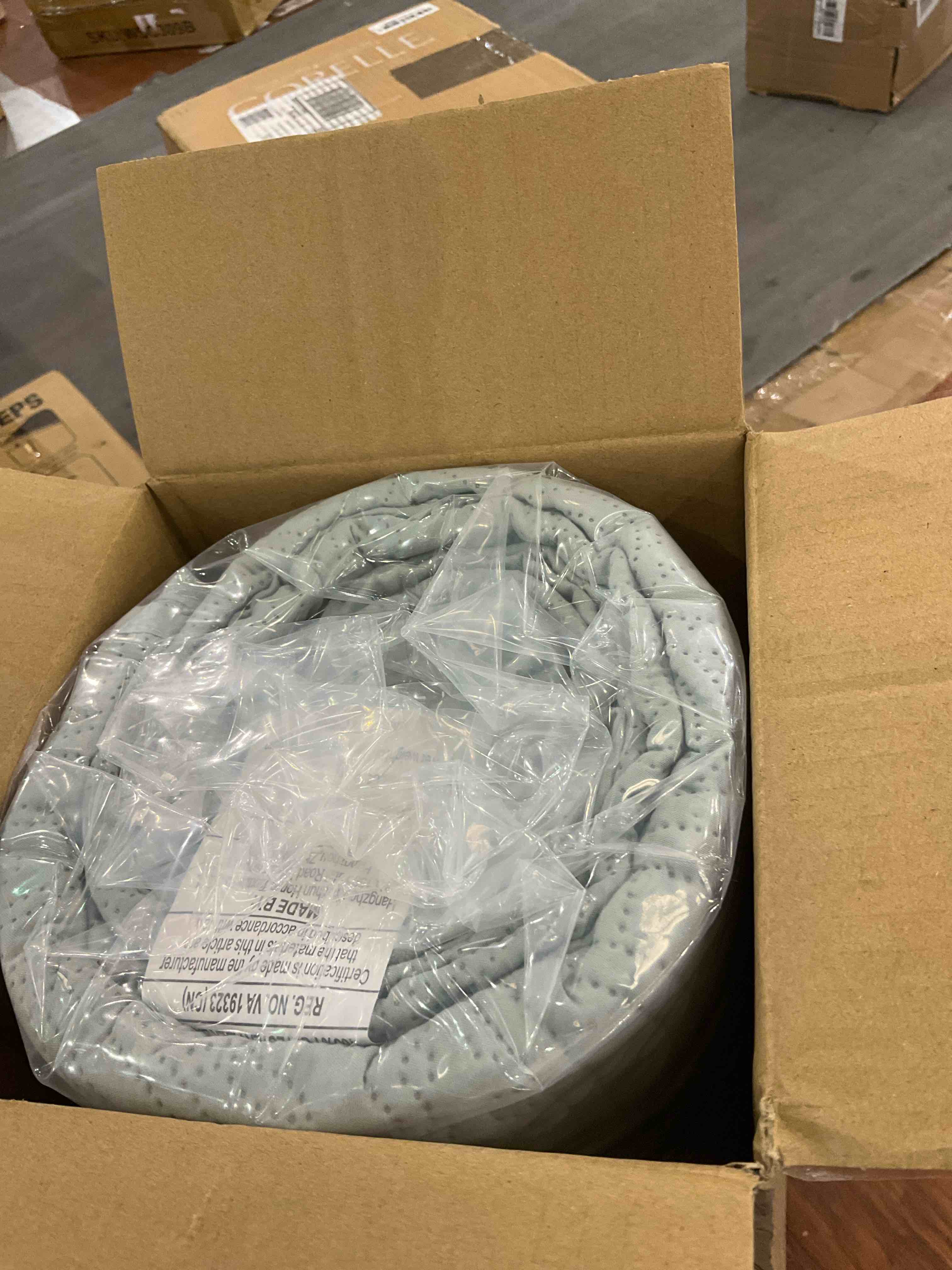 https://s3.amazonaws.com/lotting-images-prod/BargainHunt/EXS01207607_1712681456644.jpeg