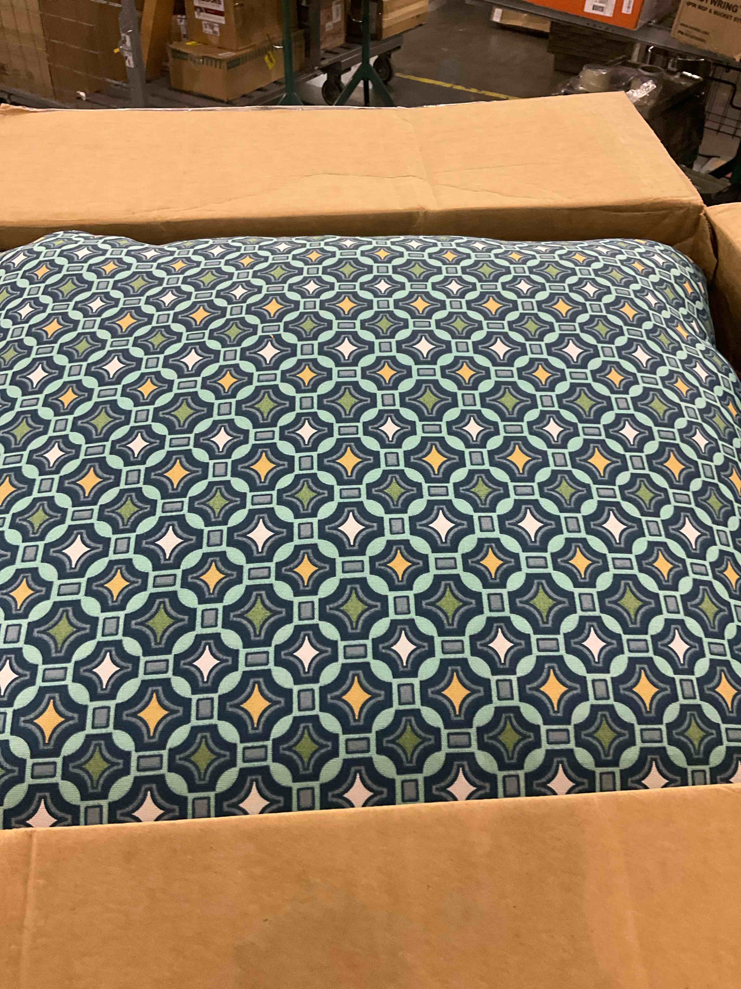 https://s3.amazonaws.com/lotting-images-prod/BargainHunt/EXS01208044_1715109087325.jpeg