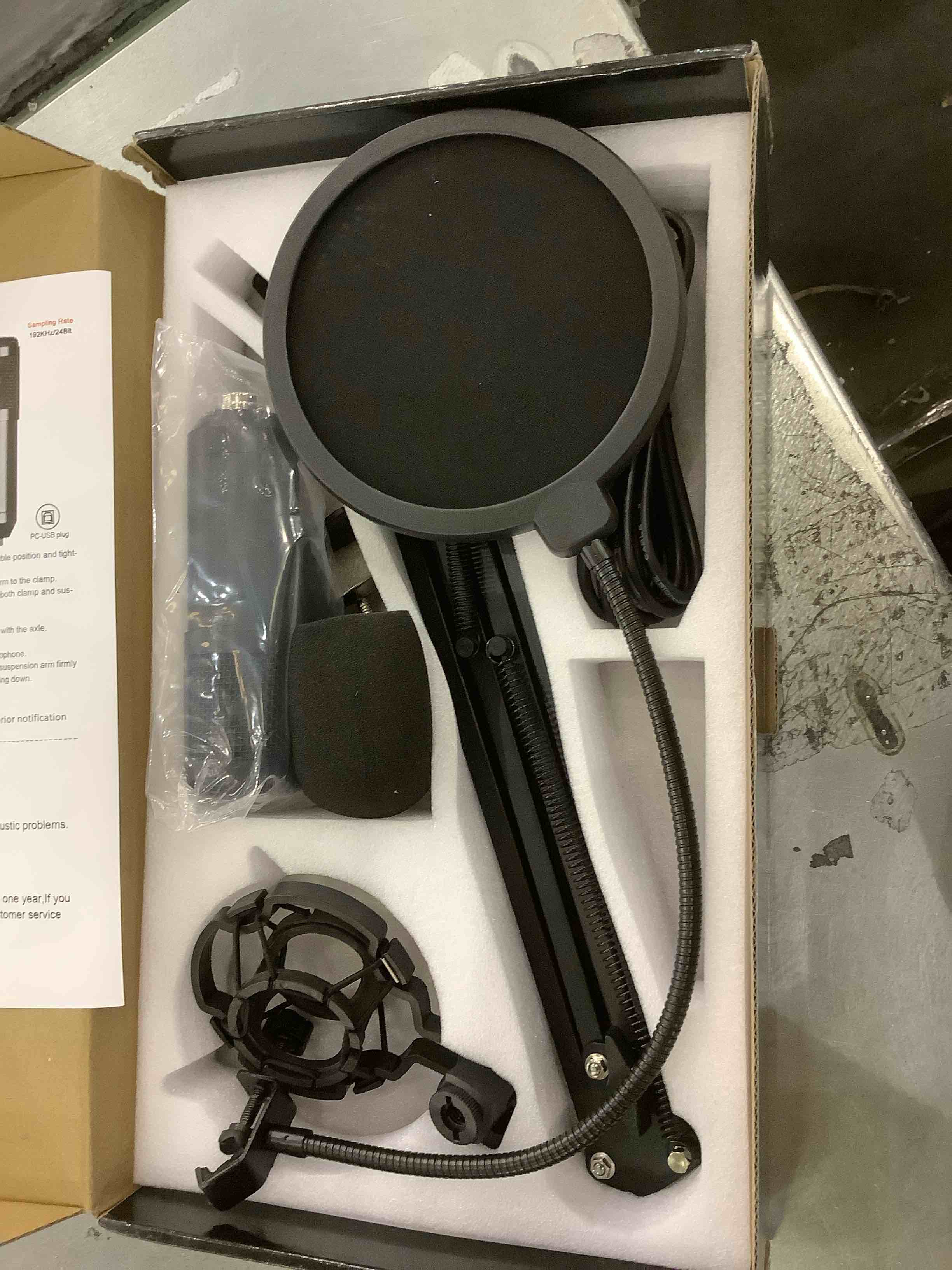 https://s3.amazonaws.com/lotting-images-prod/BargainHunt/EXS01208784_1713529675678.jpeg