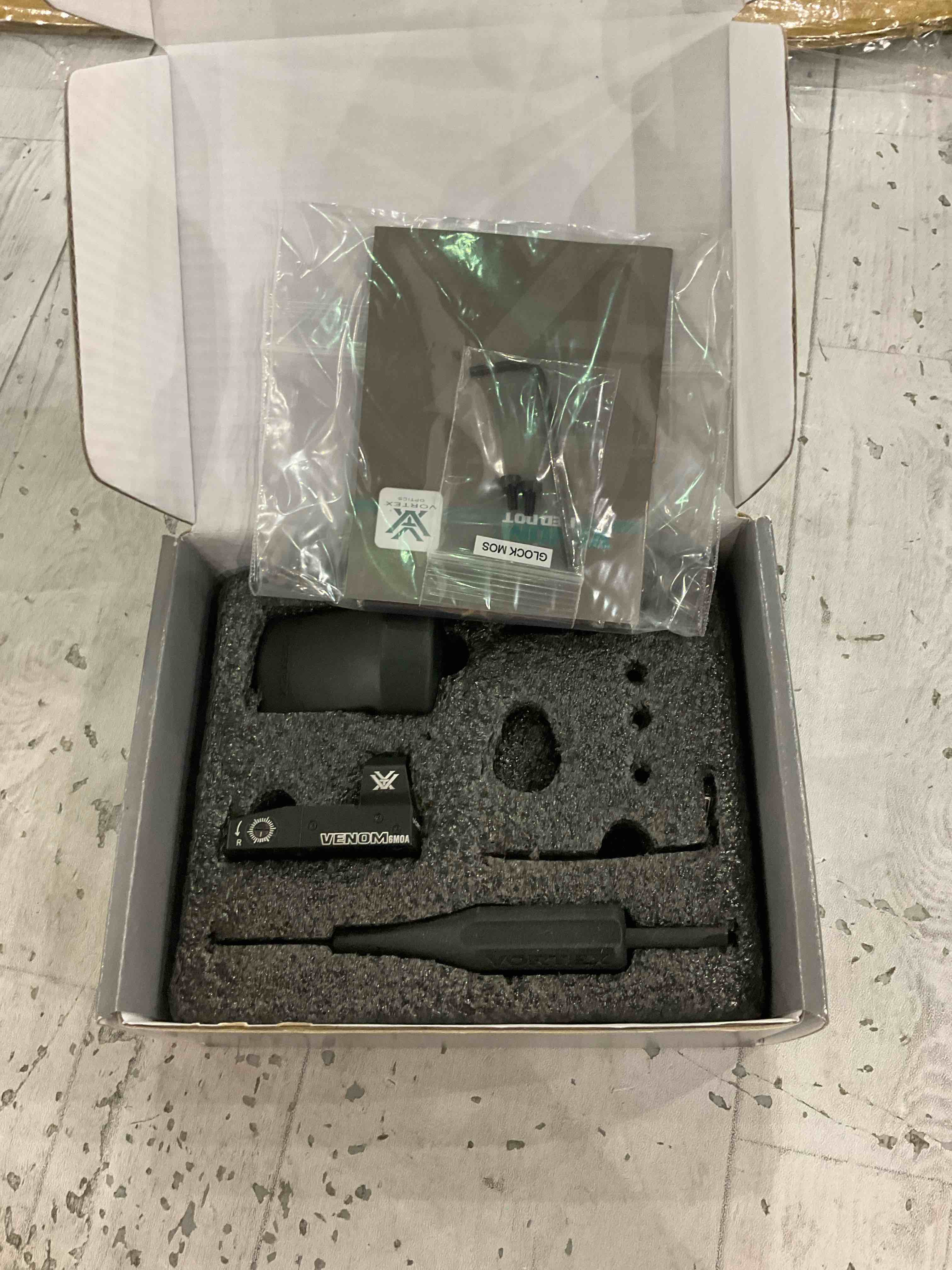 https://s3.amazonaws.com/lotting-images-prod/BargainHunt/EXS01208841_1713358150005.jpeg