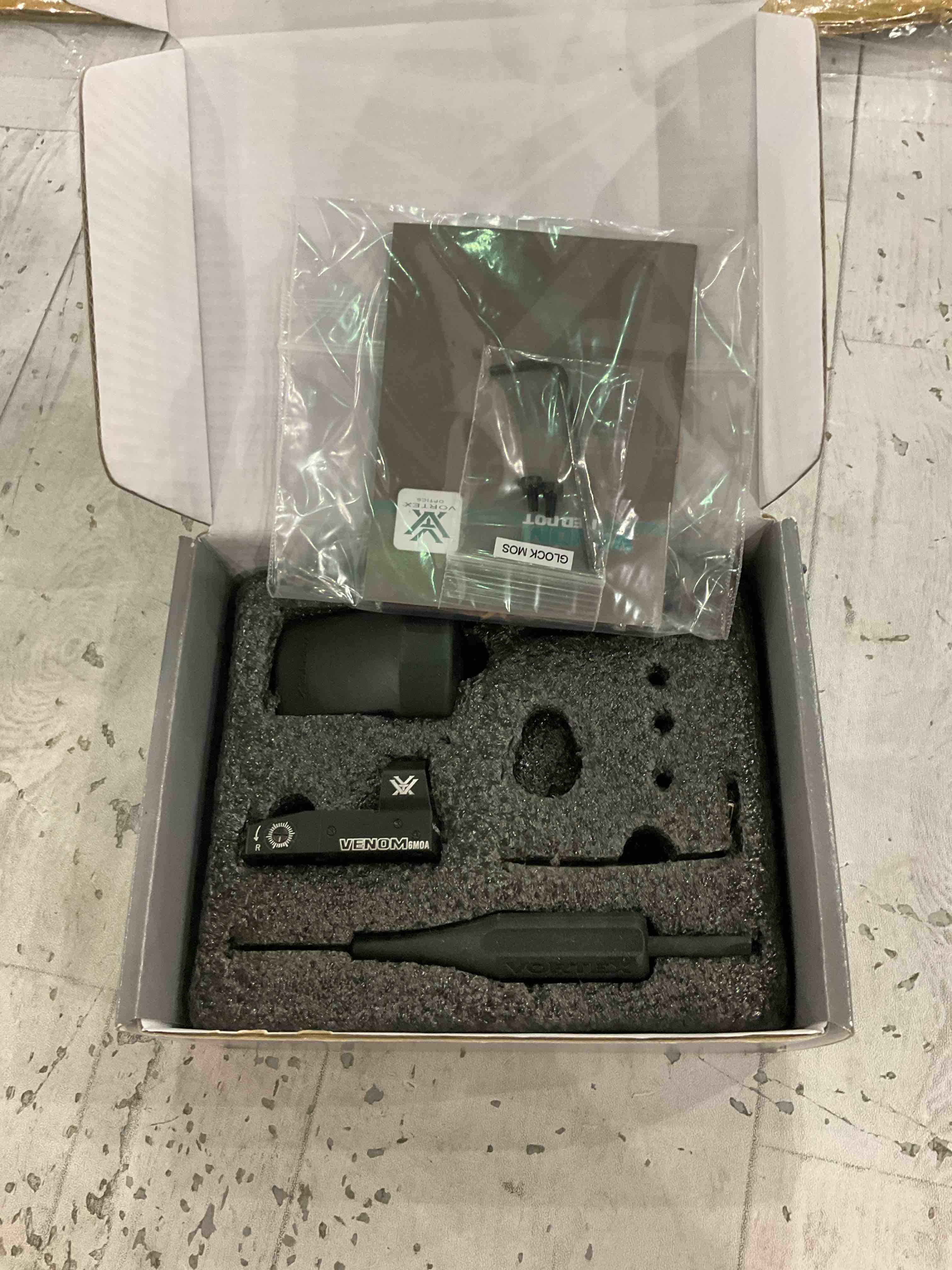 https://s3.amazonaws.com/lotting-images-prod/BargainHunt/EXS01208841_1713358151073.jpeg