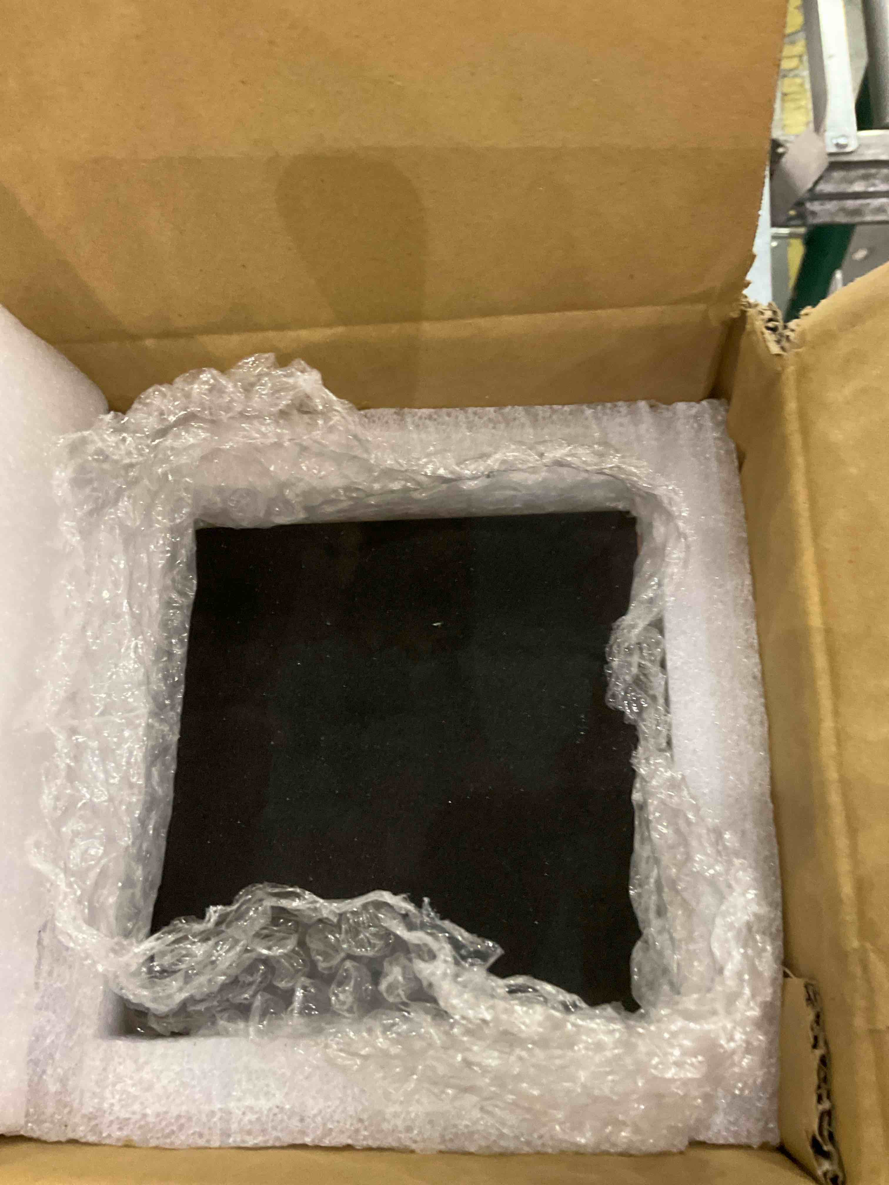 https://s3.amazonaws.com/lotting-images-prod/BargainHunt/EXS01209335_1715860120175.jpeg