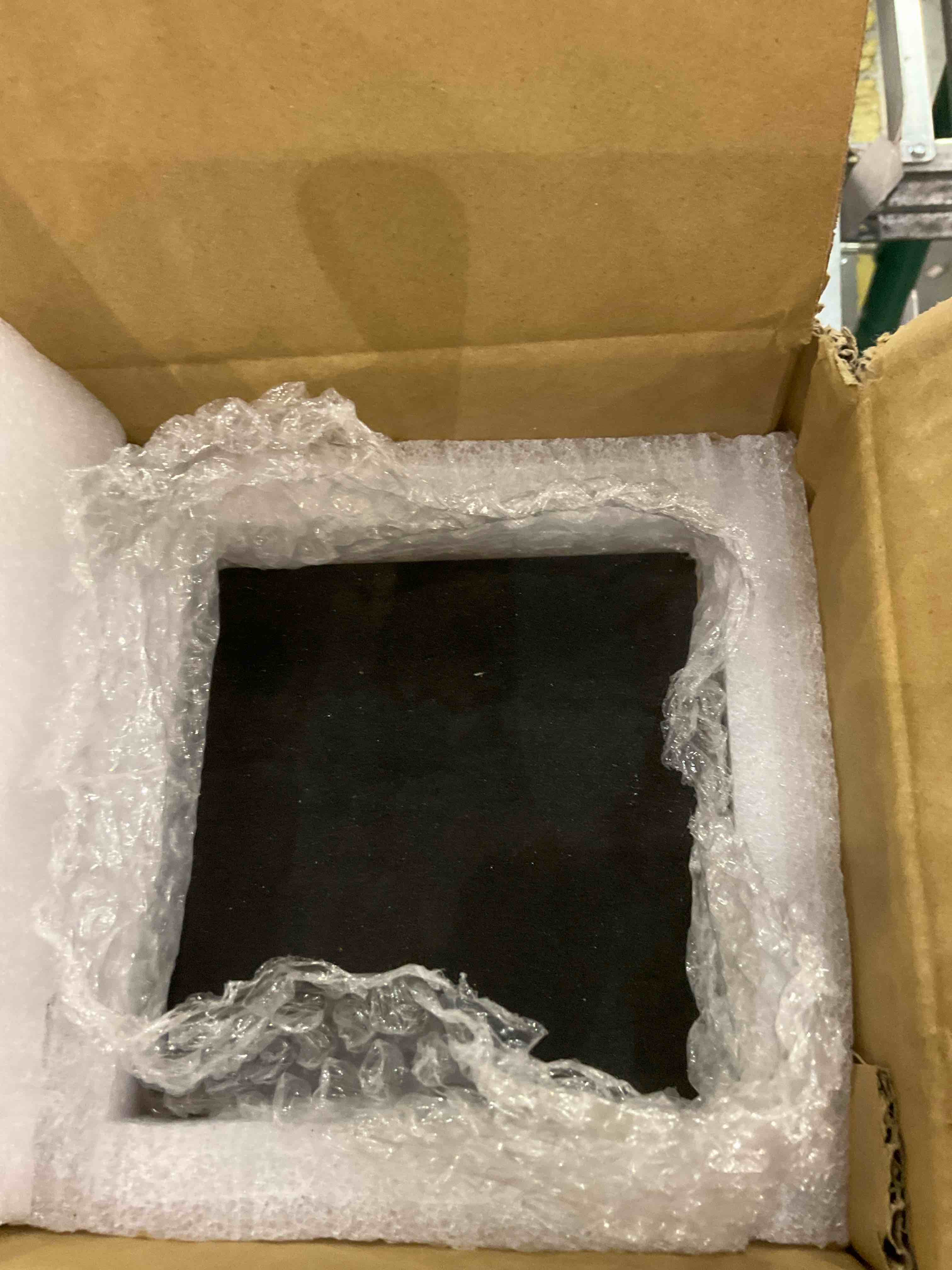 https://s3.amazonaws.com/lotting-images-prod/BargainHunt/EXS01209335_1715860121187.jpeg