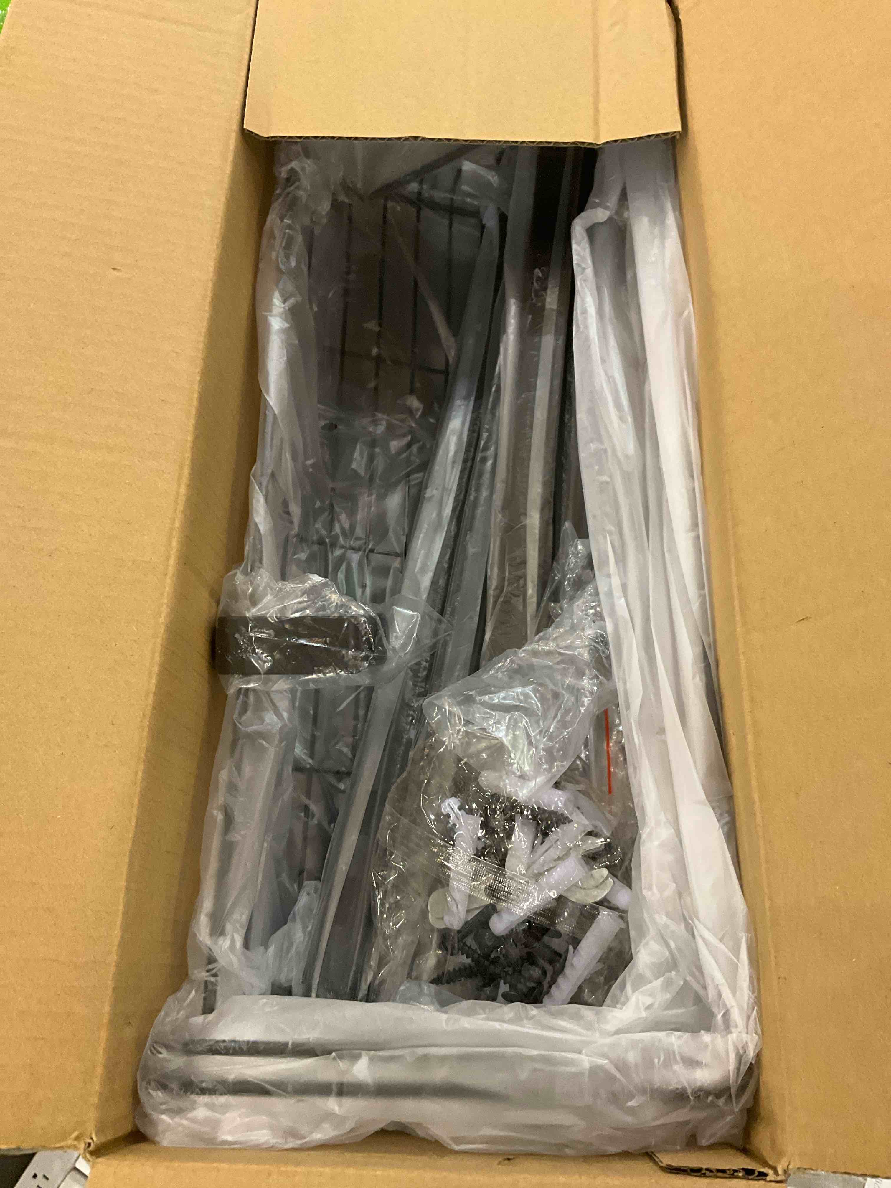https://s3.amazonaws.com/lotting-images-prod/BargainHunt/EXS01209389_1716209498617.jpeg