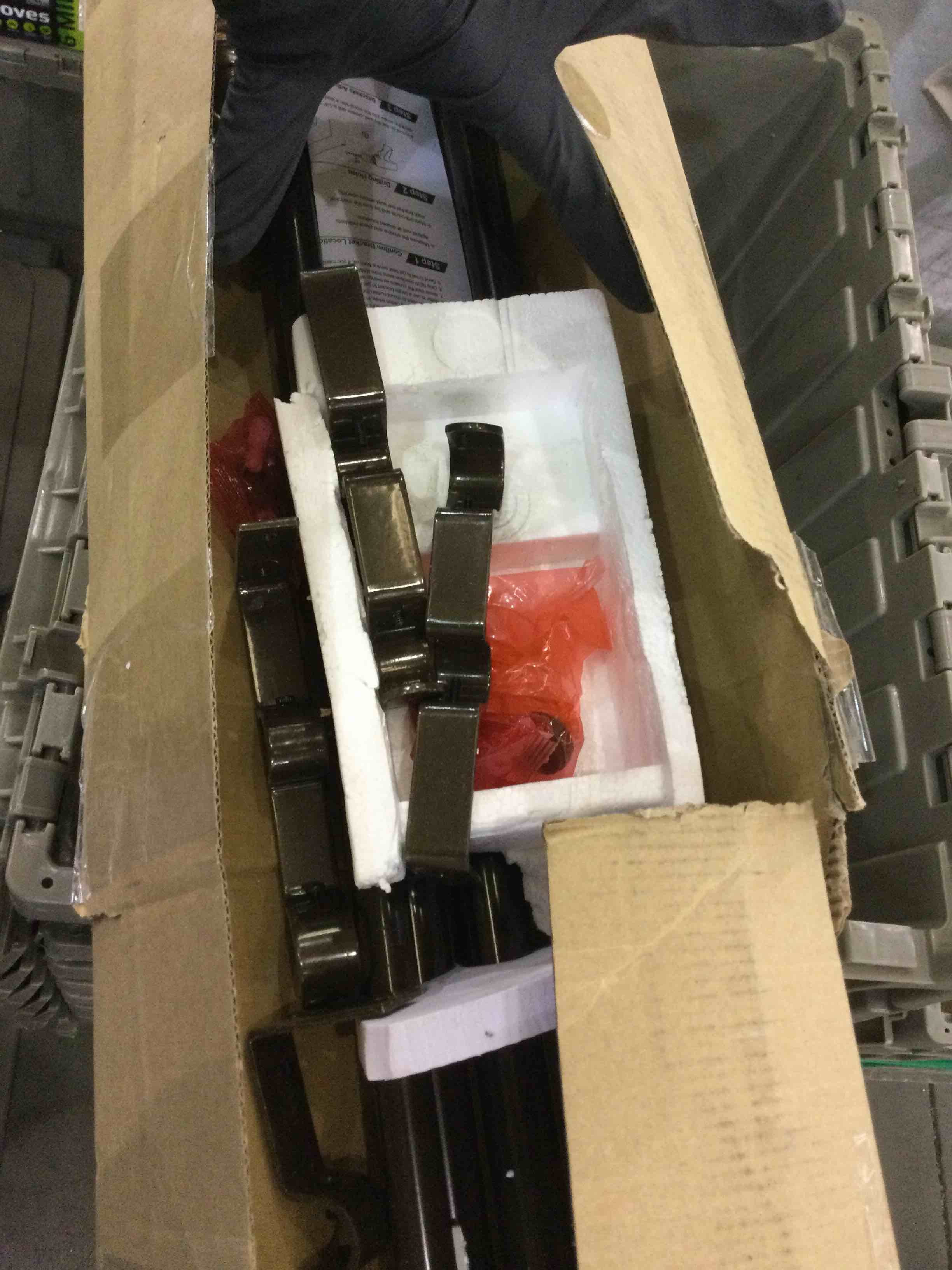 https://s3.amazonaws.com/lotting-images-prod/BargainHunt/EXS01209678_1712850119009.jpeg