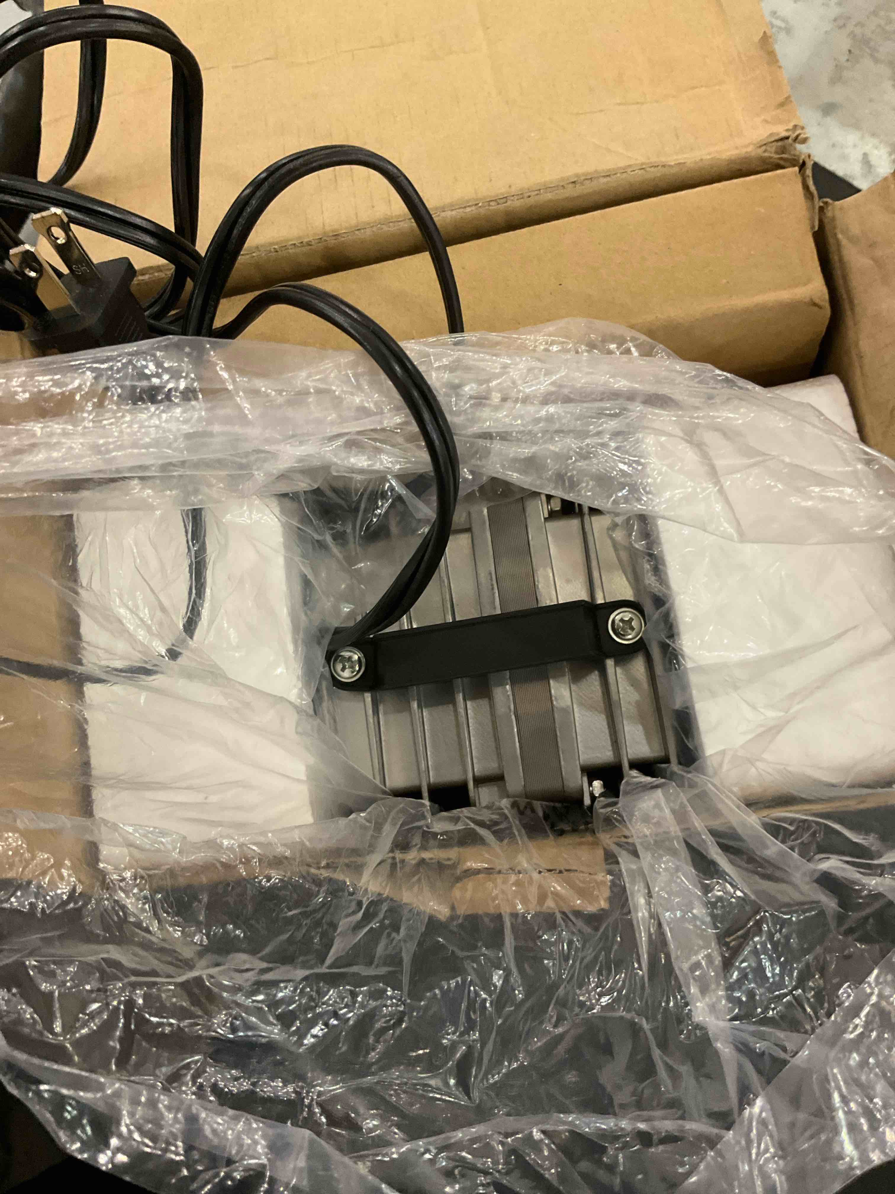 https://s3.amazonaws.com/lotting-images-prod/BargainHunt/EXS01210132_1712761554056.jpeg