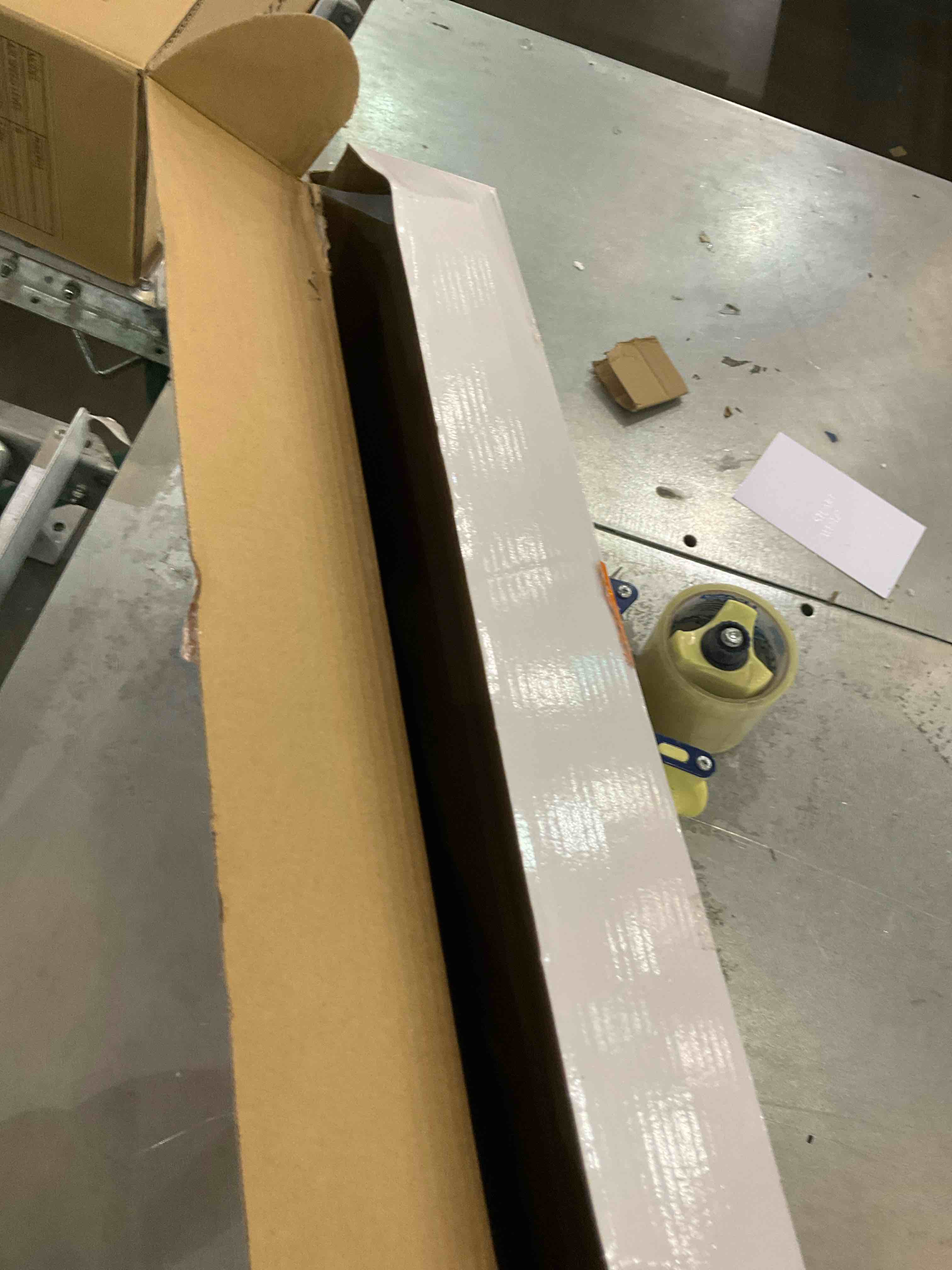 https://s3.amazonaws.com/lotting-images-prod/BargainHunt/EXS01210159_1711547216393.jpeg