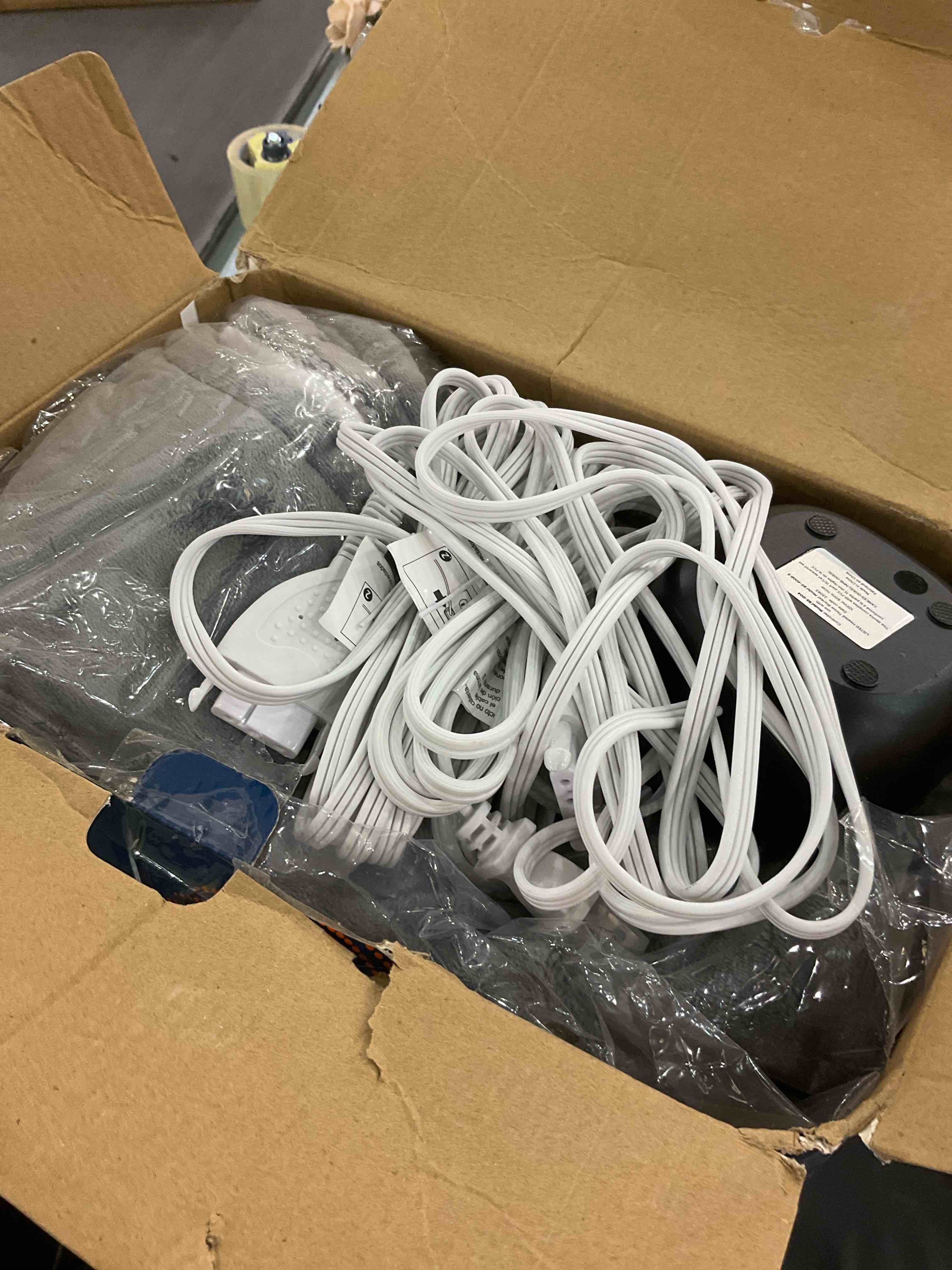 https://s3.amazonaws.com/lotting-images-prod/BargainHunt/EXS01210181_1712758709327.jpeg