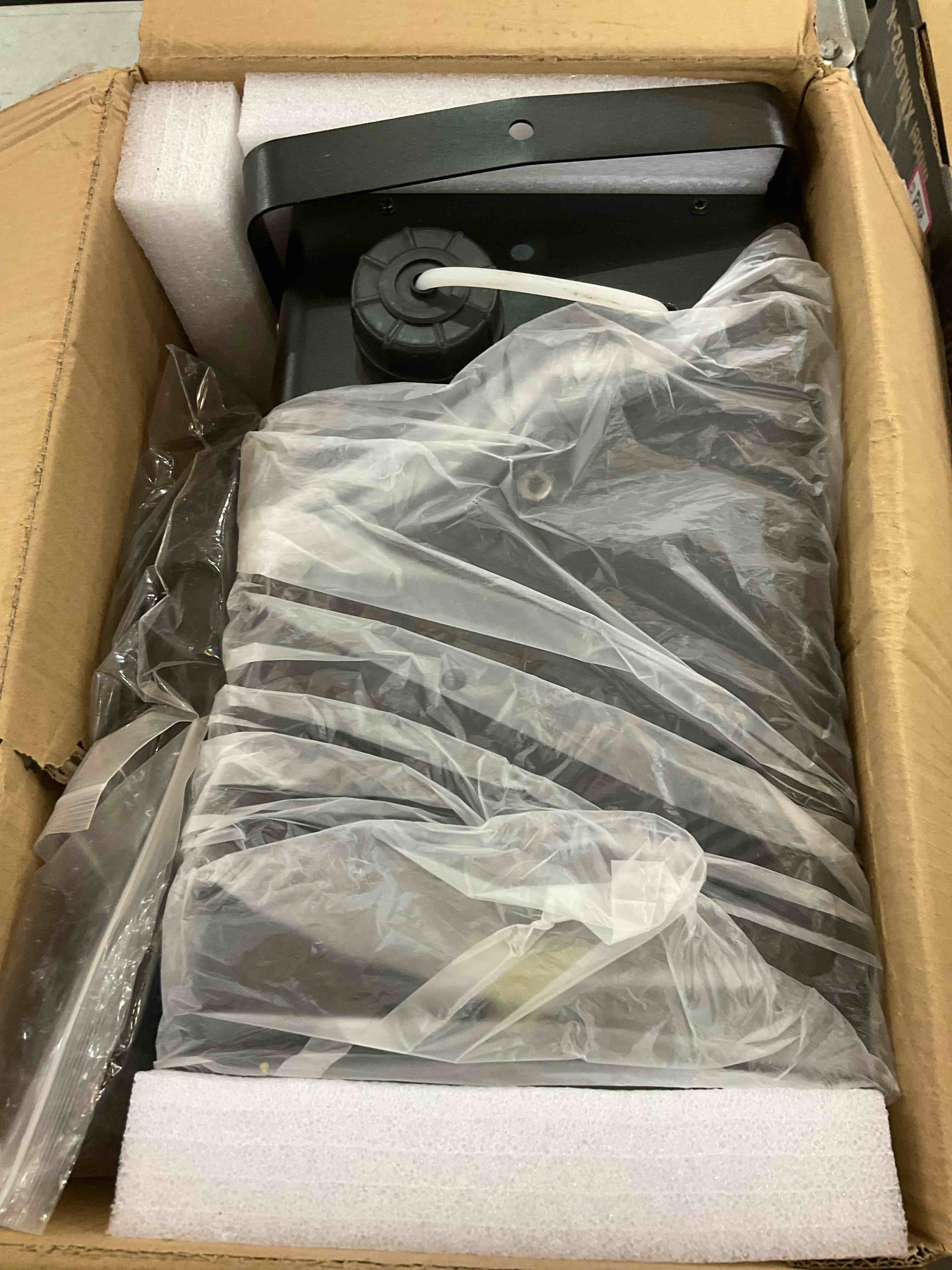 https://s3.amazonaws.com/lotting-images-prod/BargainHunt/EXS01210479_1711738235577.jpeg