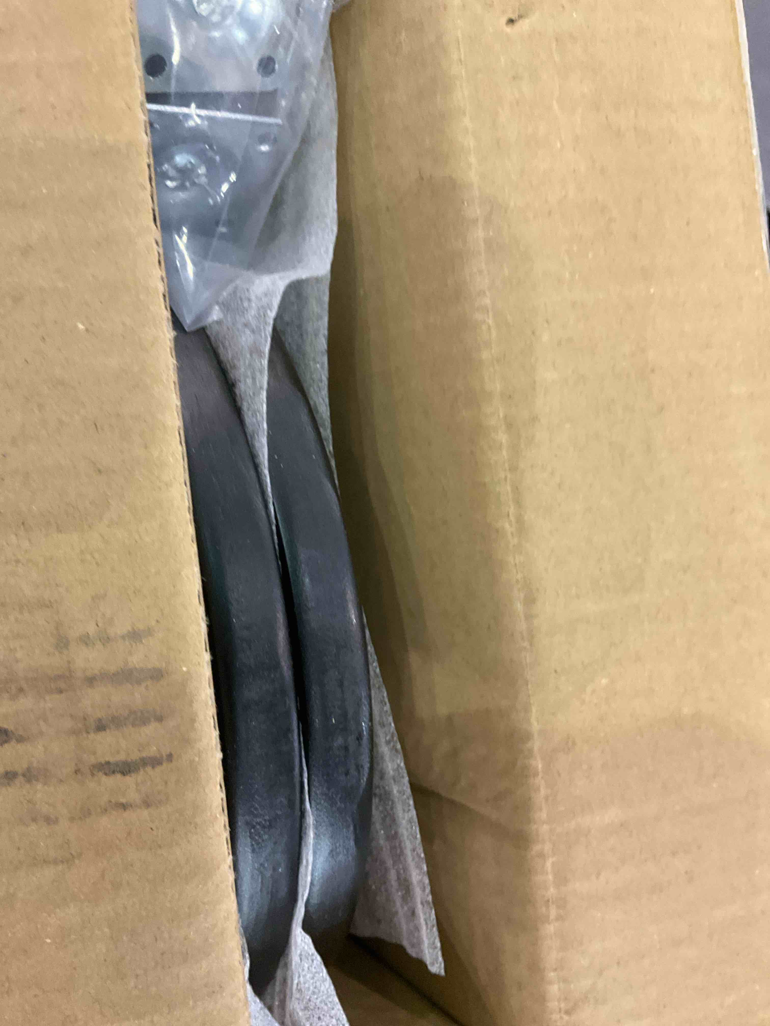 https://s3.amazonaws.com/lotting-images-prod/BargainHunt/EXS01211049_1710417629157.jpeg