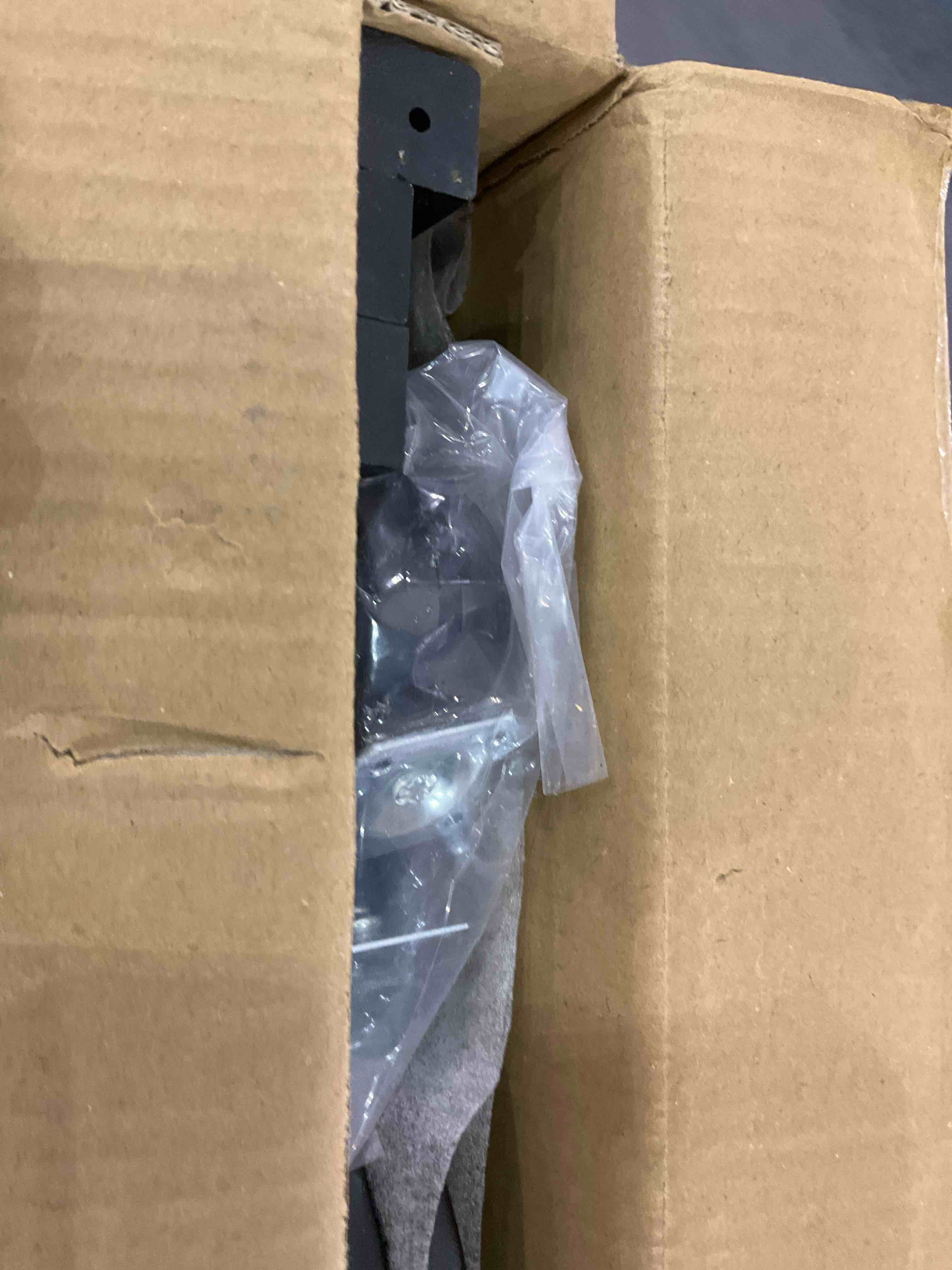 https://s3.amazonaws.com/lotting-images-prod/BargainHunt/EXS01211049_1710417630854.jpeg