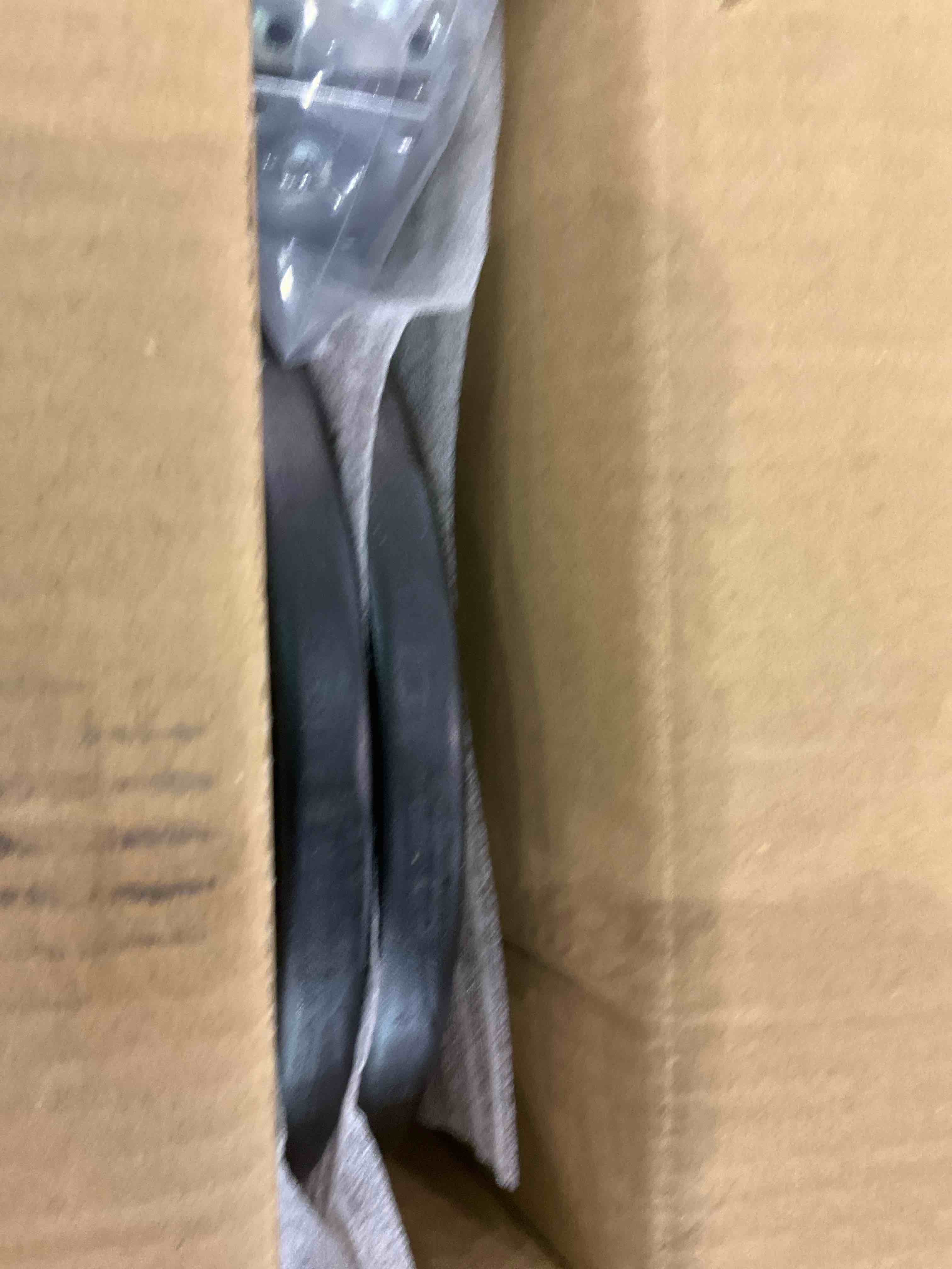 https://s3.amazonaws.com/lotting-images-prod/BargainHunt/EXS01211049_1710417635042.jpeg
