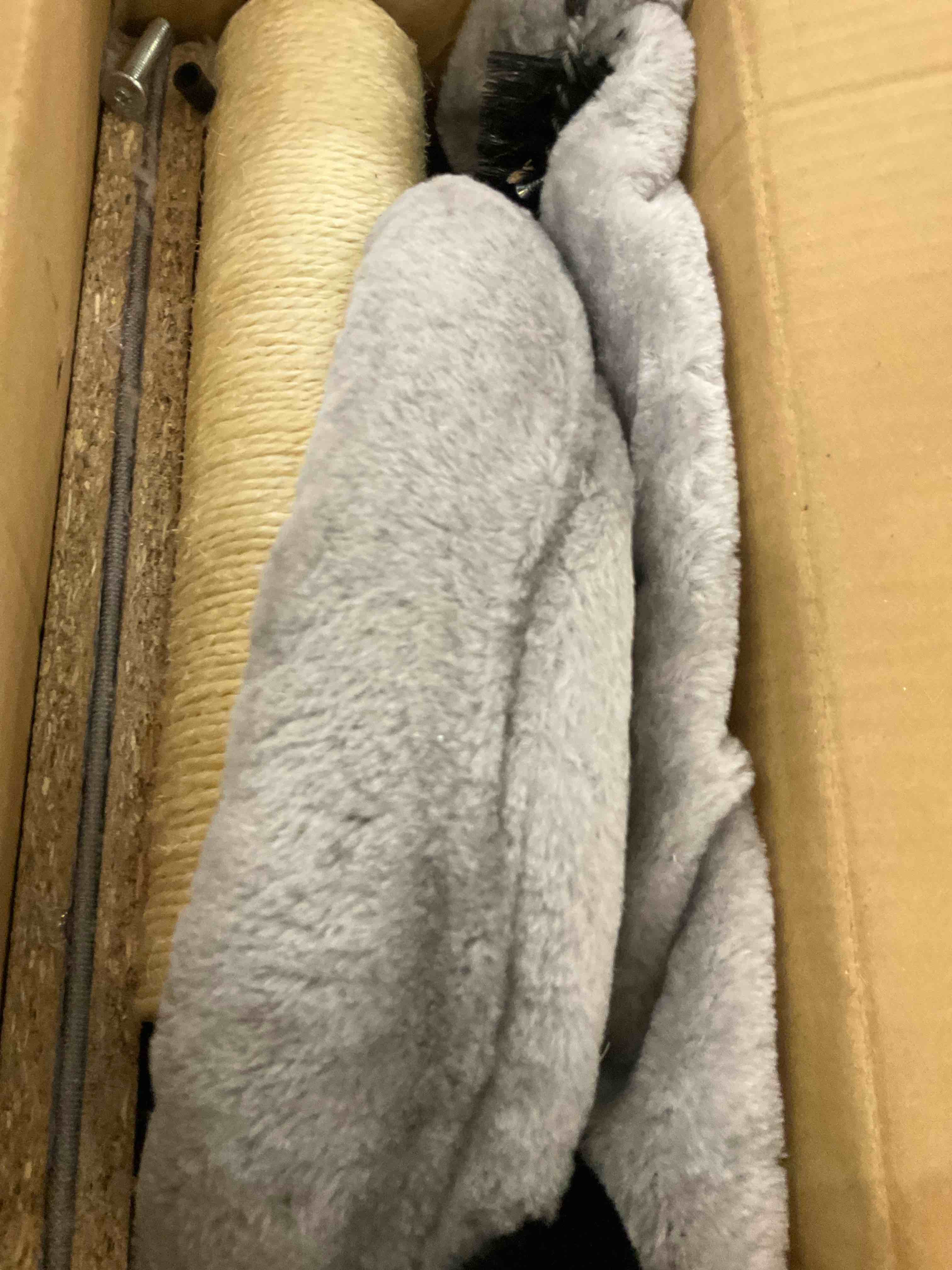https://s3.amazonaws.com/lotting-images-prod/BargainHunt/EXS01211112_1710430404353.jpeg