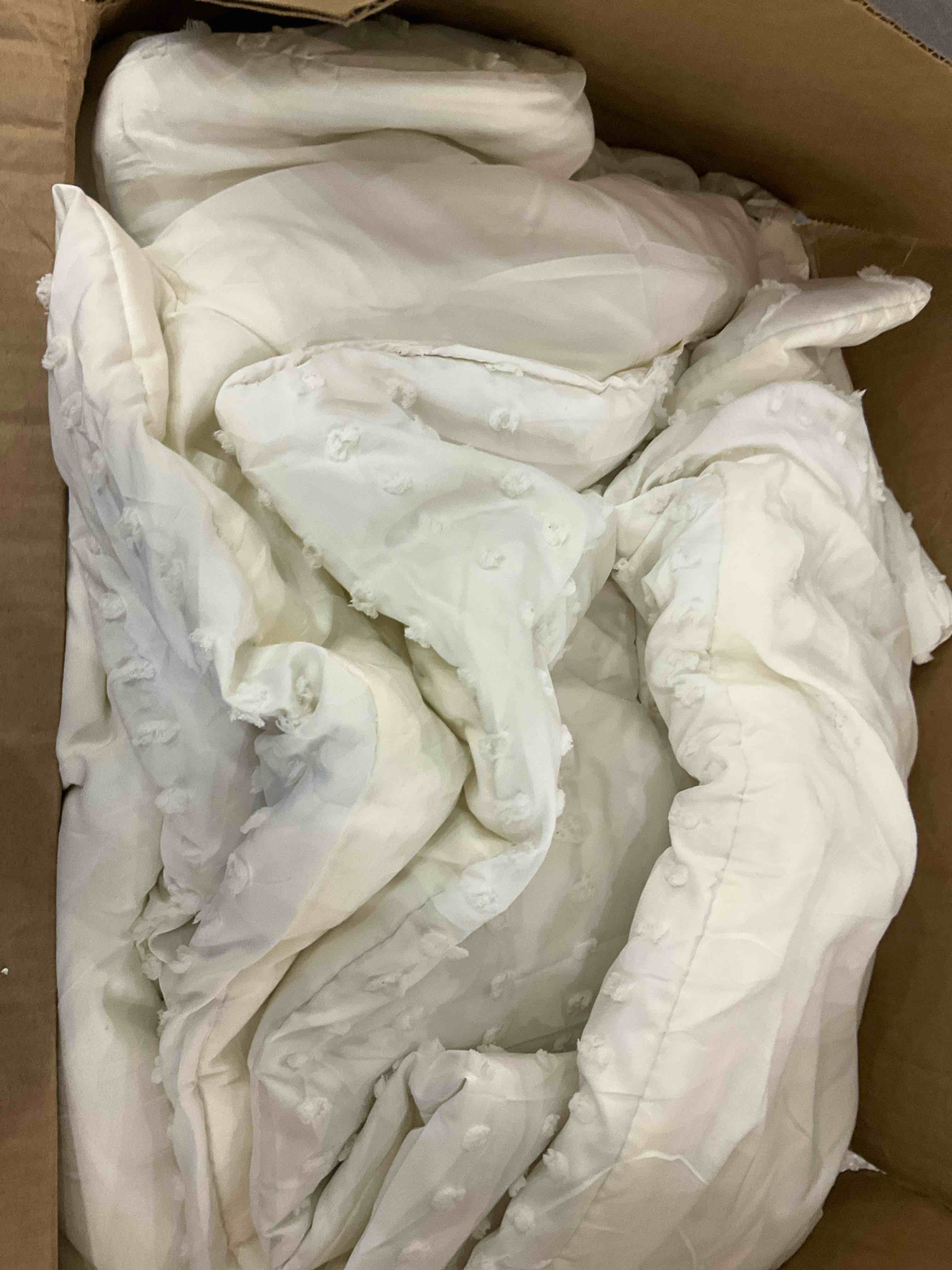 https://s3.amazonaws.com/lotting-images-prod/BargainHunt/EXS01211195_1710514421981.jpeg