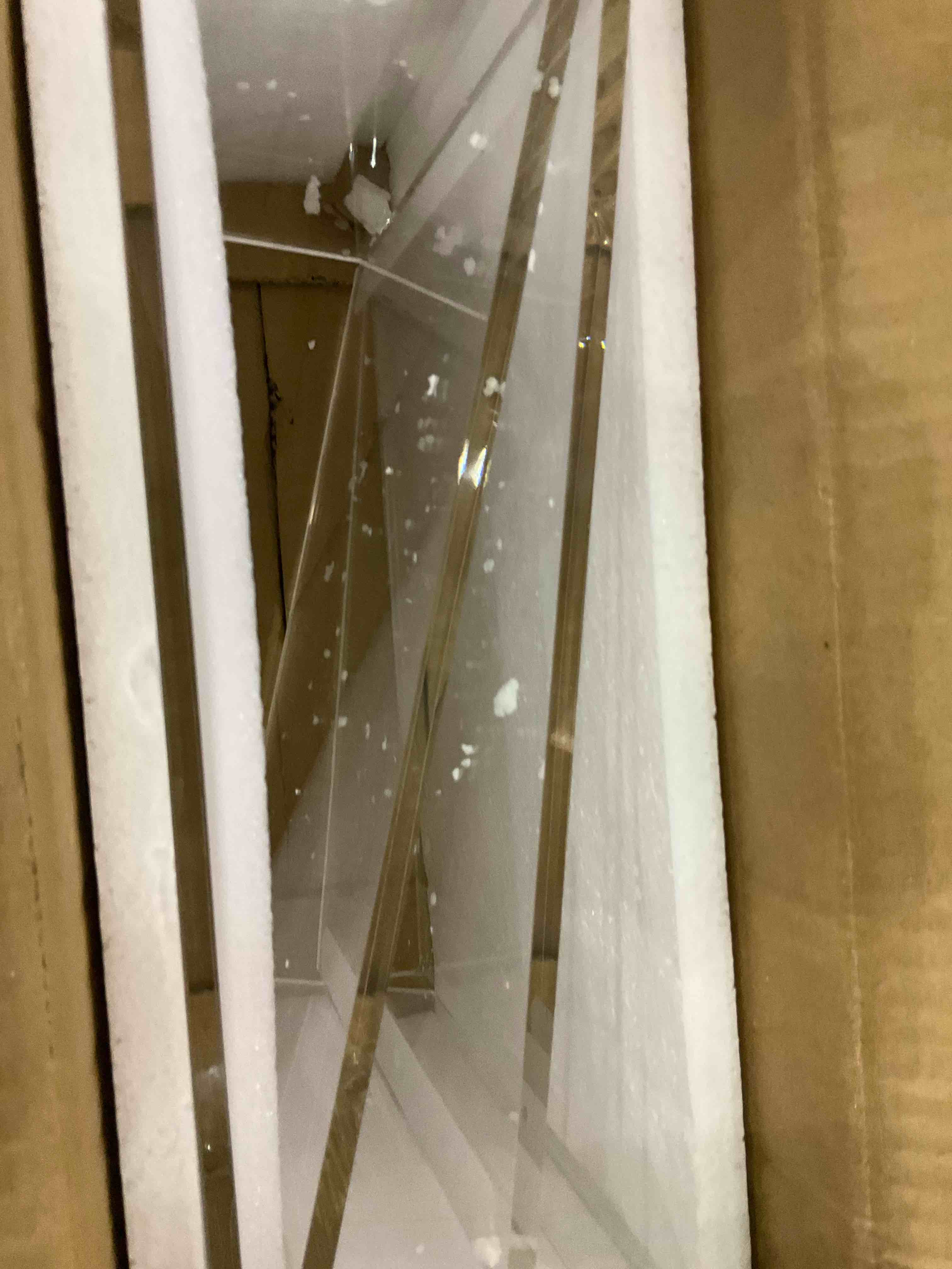 https://s3.amazonaws.com/lotting-images-prod/BargainHunt/EXS01211281_1710766460229.jpeg